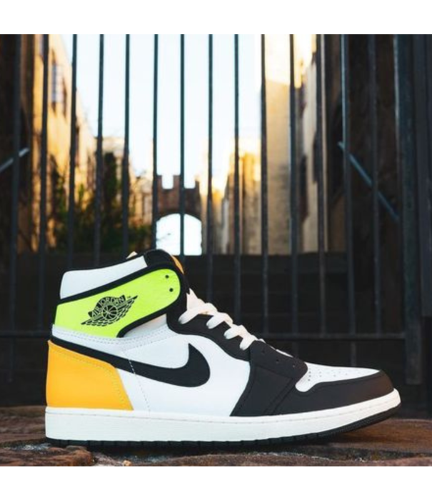 Nike Air Jordan 1 High ' Volt '