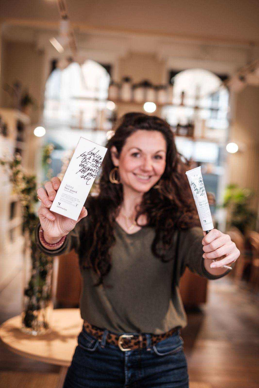 Een Faithful Face Guard in elke badkamer-1