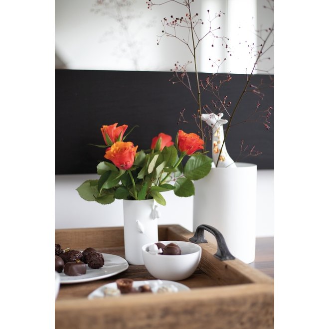 Schaaltje met porseleinen bloem