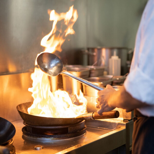 Restaurant BaiYok Thais Thaise gele curry met scharrelkipfilet, pompoen en ui (licht pittig)