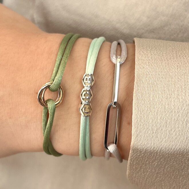 Honey Bee Satijnkoord Armband - 1 Initiaal