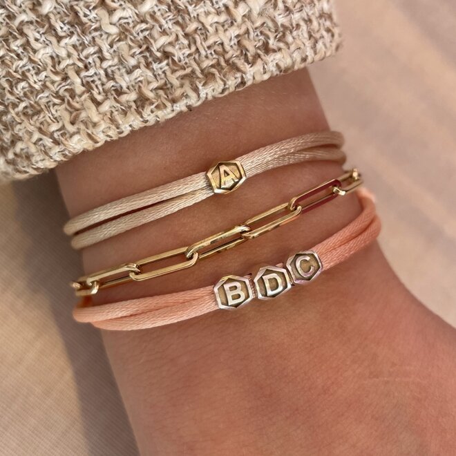 Honey Bee Satijnkoord Armband - 1 Initiaal