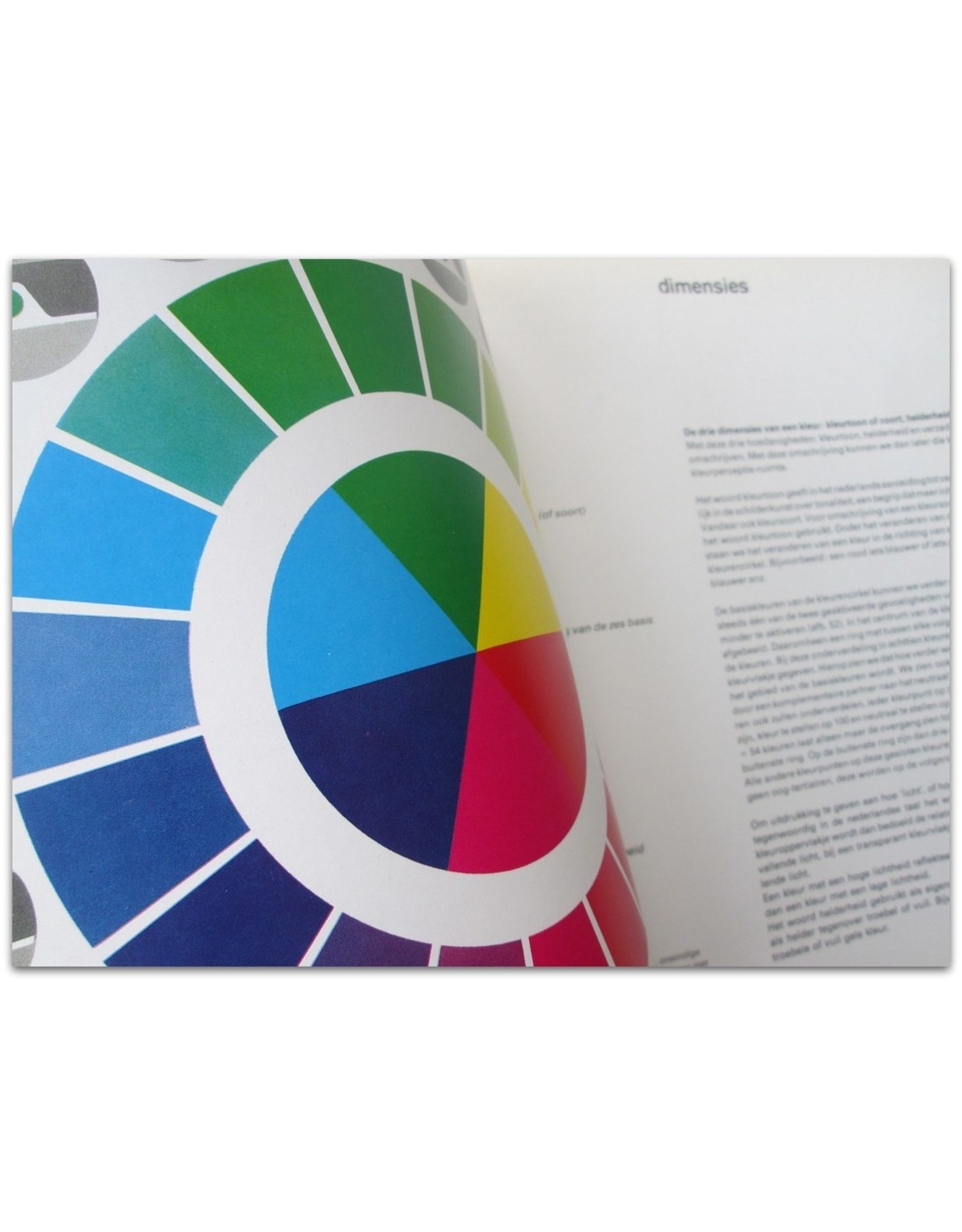 Frans Gerritsen - Het fenomeen Kleur. De nieuwe kleurenleer gebaseerd op [...] kleurperceptie
