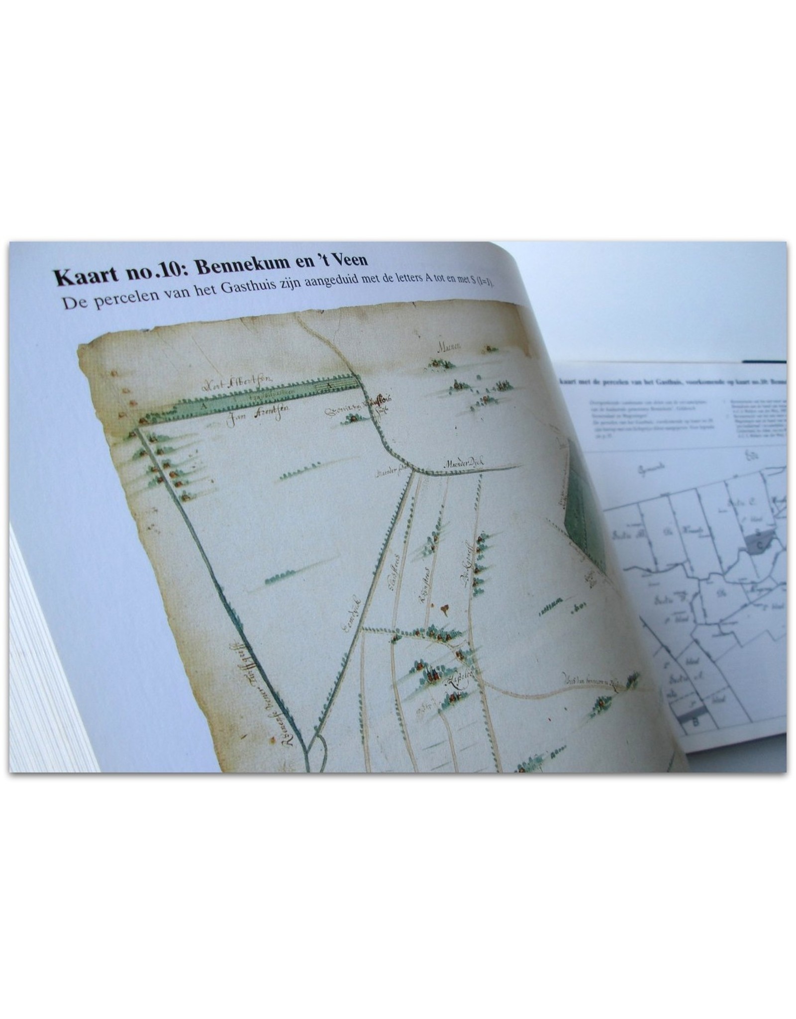 Mr. G.B. Leppink - Van Geelkerckens Kaartboek van de landerijen van het Sint Catharinae Gasthuis in Arnhem (1635) vergeleken met de oudste kadastrale kaarten (1832)