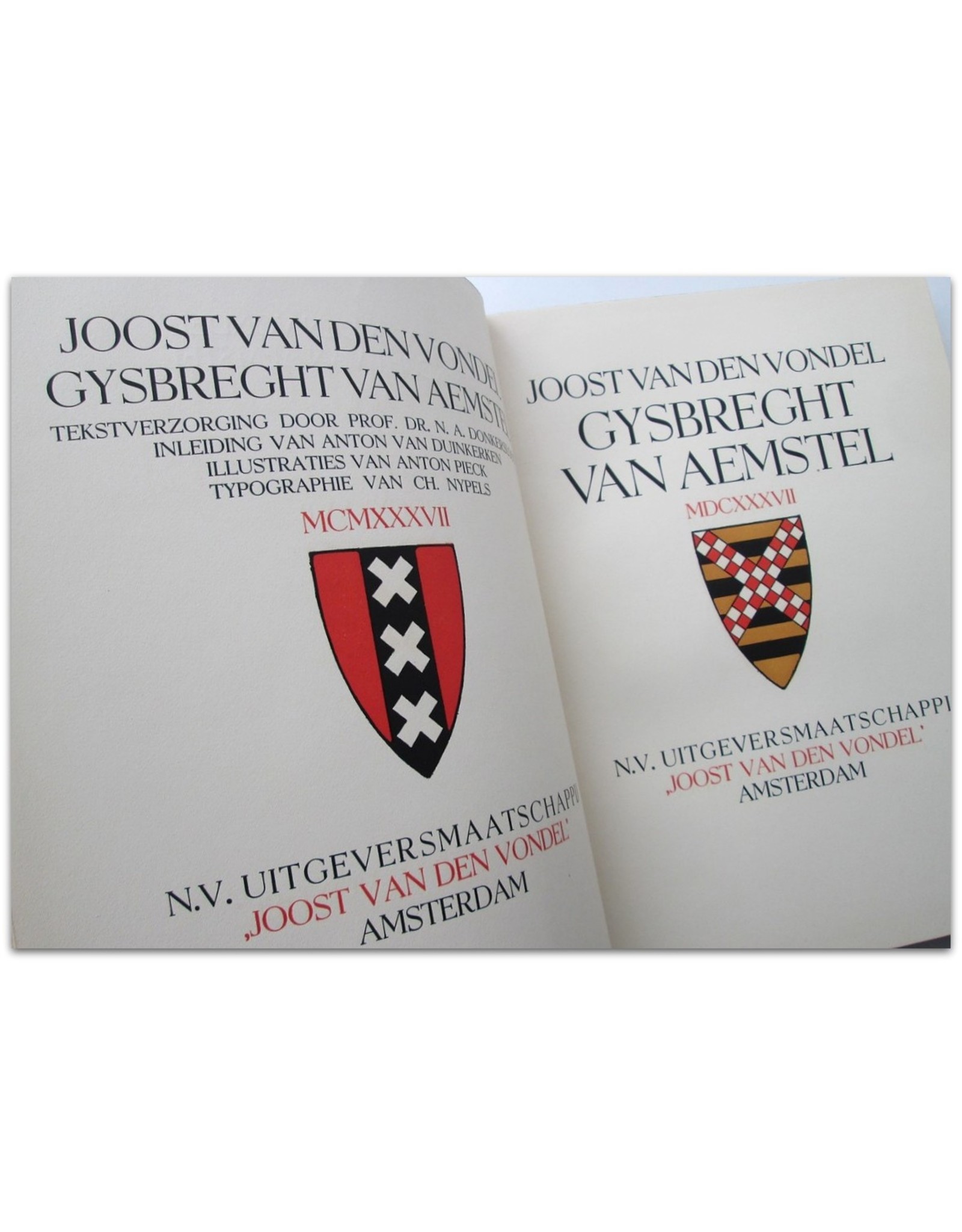 Joost van den Vondel - Gysbrecht van Aemstel. Tekst verzorging door Prof. Dr. N.A. Donkersloot. Inleiding van Anton van Duinkerken. Illustraties van Anton Pieck. Typographie van Ch. Nypels