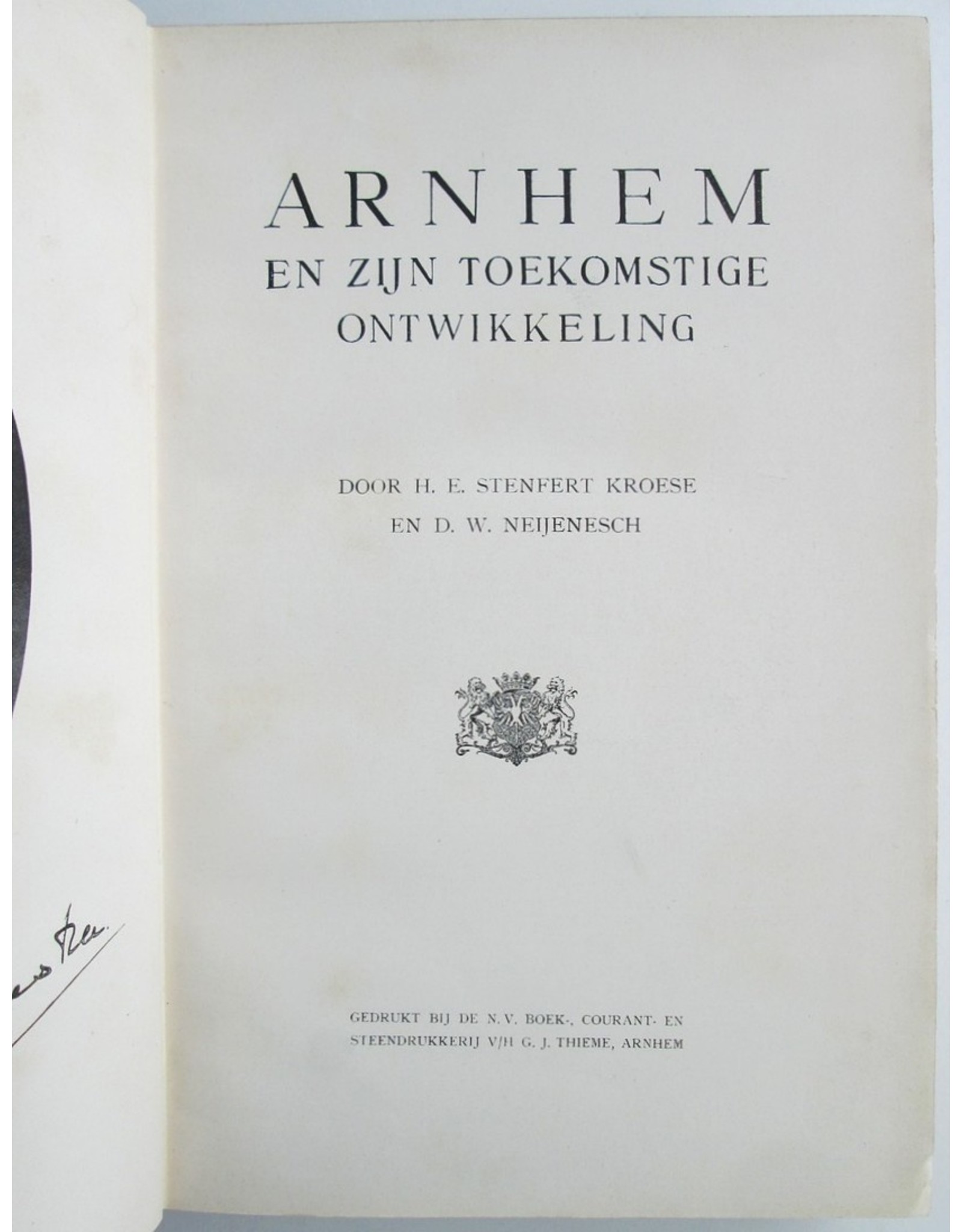 Arnhem en zijn toekomstige ontwikkeling. Door H.E. Stenfert Kroese en D.W. Neijenesch