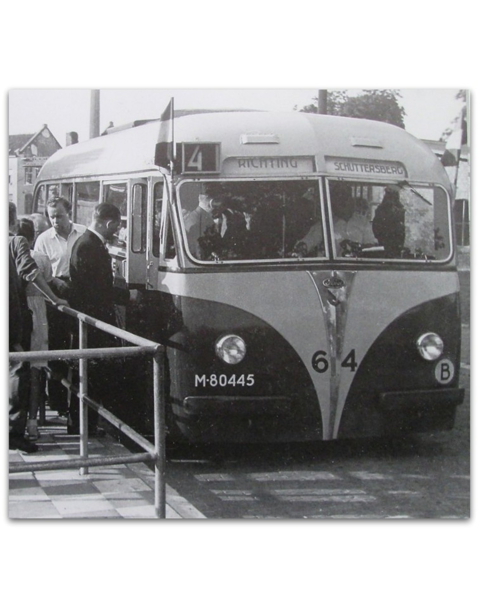 Gerrit Middelbeek [ed.] - Arnhem 1950-1960. Beelden van een stad tussen ooit en nu. Voorwoord en teksten van Ad Lansink