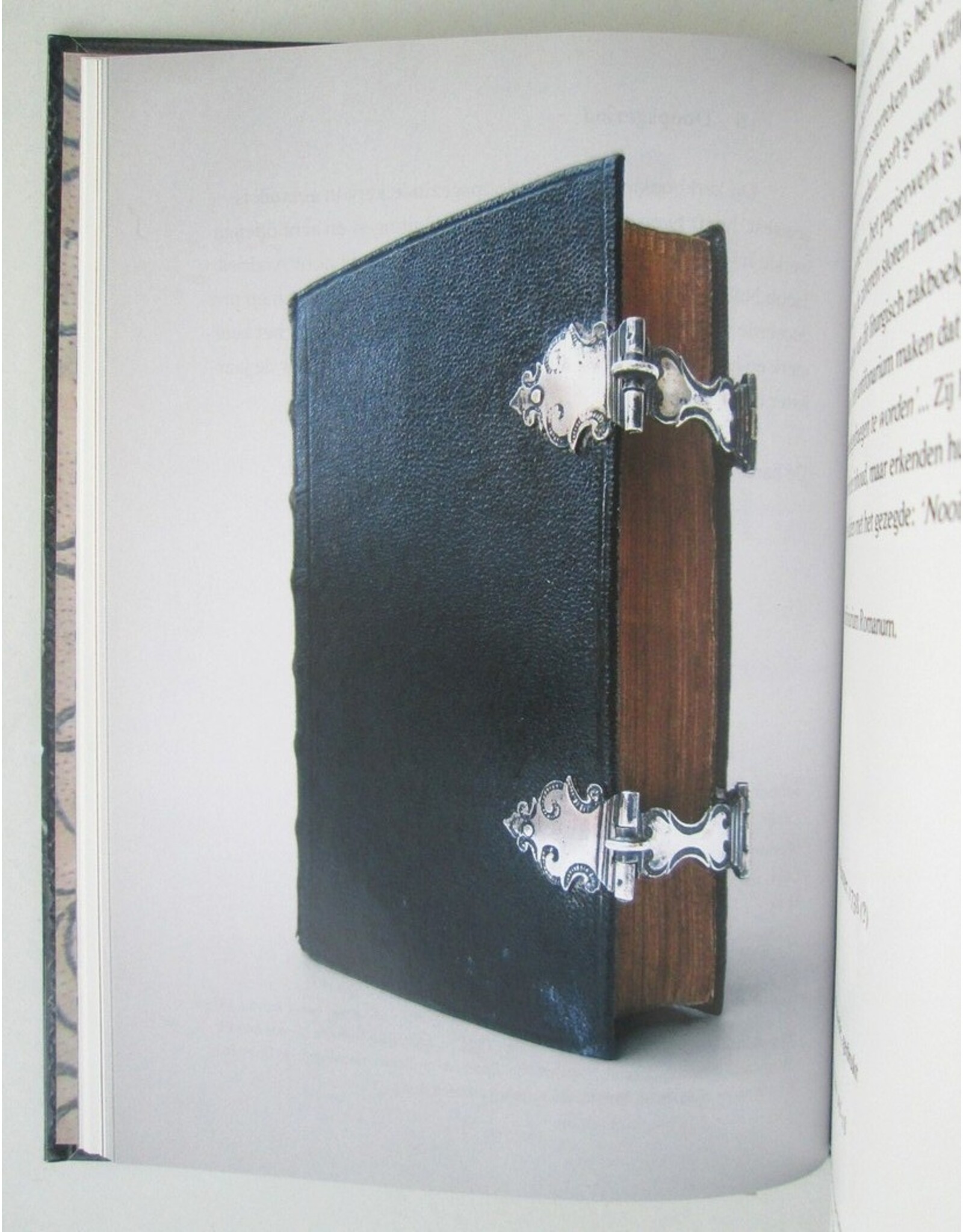 Bernard van Noordwijk - Zondags Zilver. Drie eeuwen versierde kerkboekjes. Met bijdragen van Hermine Pool [en] Jan Storm van Leeuwen