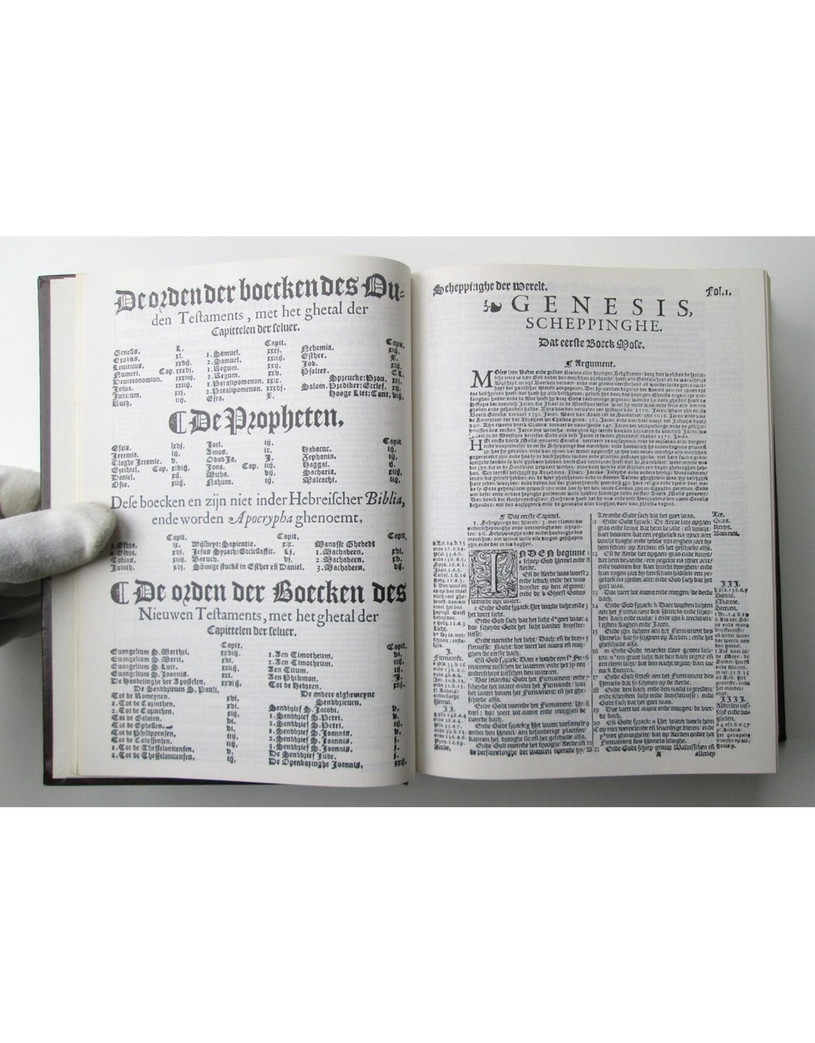 DeuxAes Bijbel - Biblia. Dat is, De gantsche H. Schrift. Grondelick ende trouwelick verduytschet. Met verclaringhe duysterer Woorden, [...]