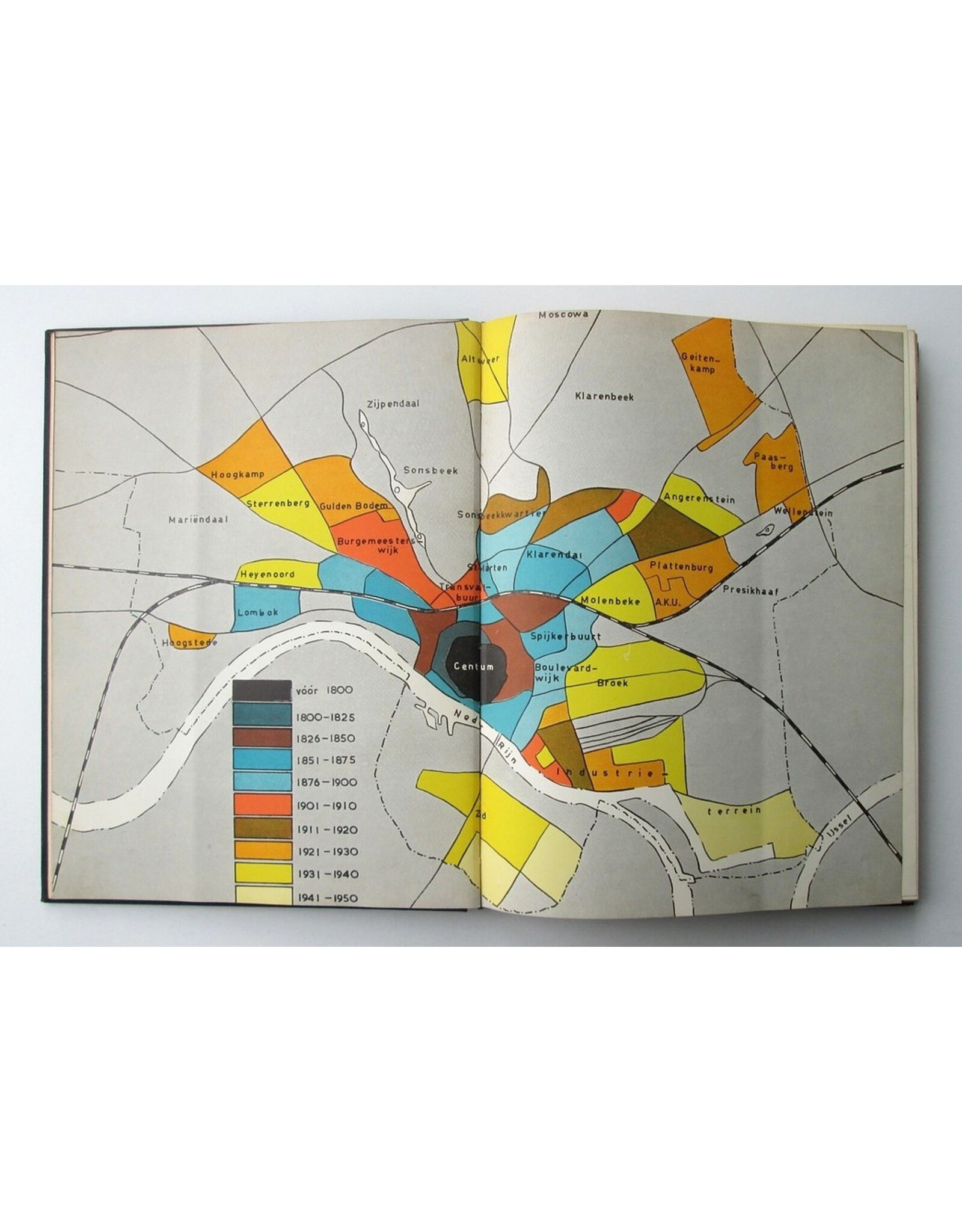 Ch. G. Matser [i.a.] - Arnhems Stadsplan. Rapport van de studiecommissie [...]. The Town-Planning Scheme of Arnhem