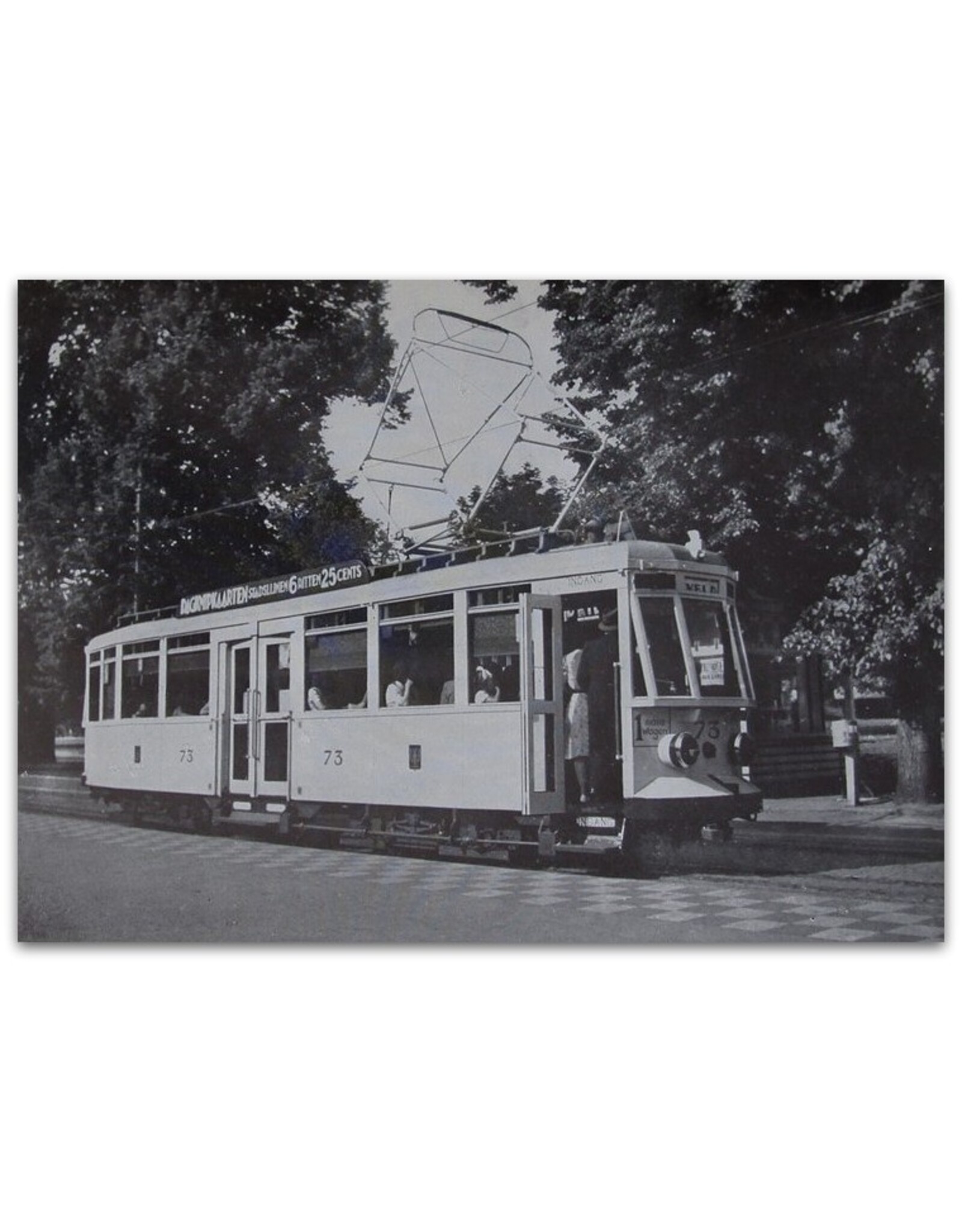 J. Bronkhorst [i.a.] - Van omnibus tot trolleybus. 125 jaar openbaar vervoer in en om Arnhem