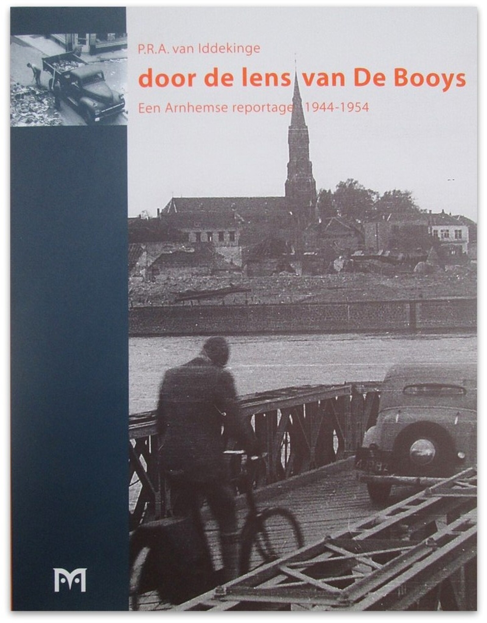 P.R.A. van Iddekinge & H.W.J.M. Eggink - Door de lens van De Booys. Een Arnhemse reportage 1944-1954