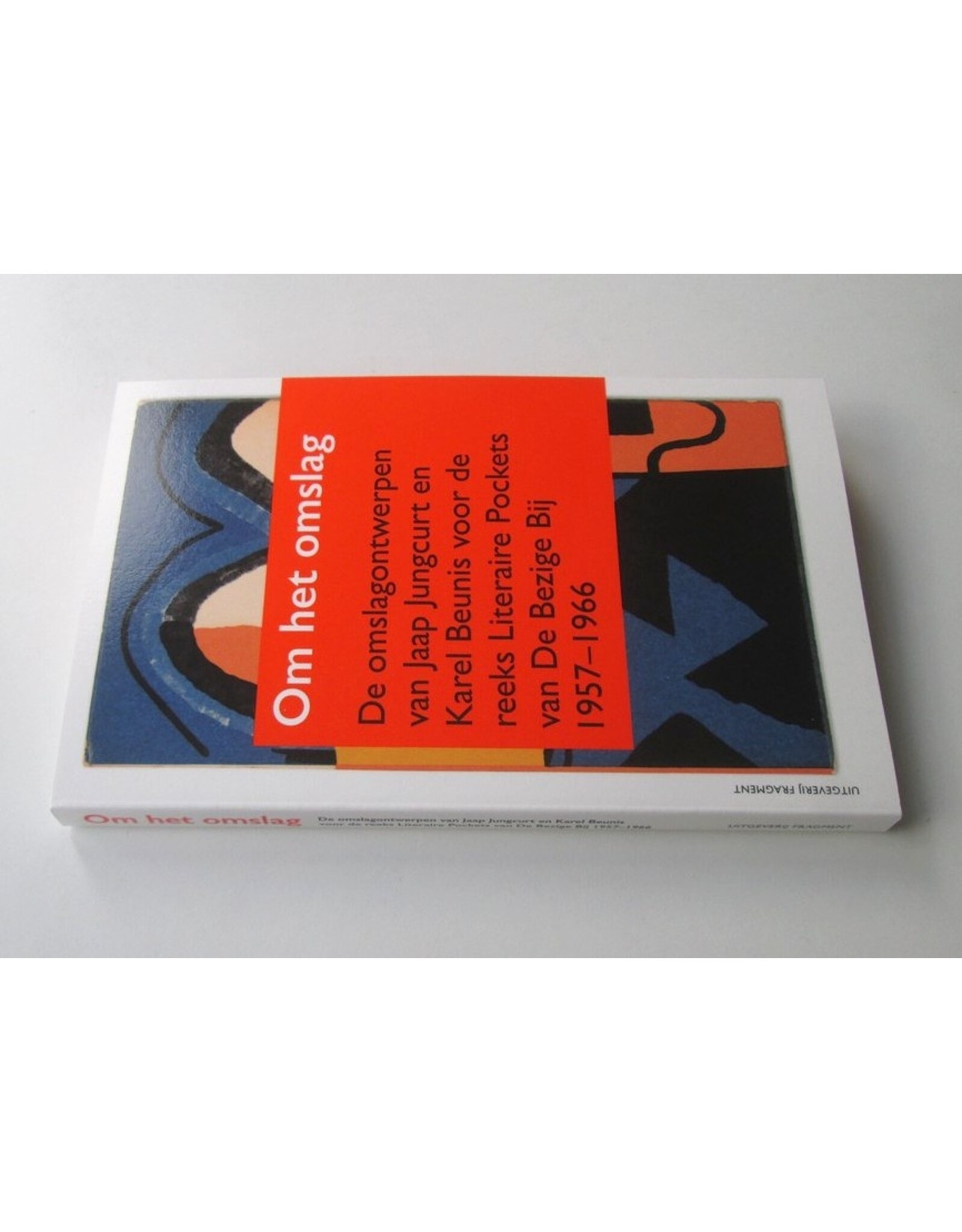 Han Steenbruggen - Om het omslag. De omslagontwerpen van Jaap Jungcurt en Karel Beunis voor de reeks Literaire Pockets van De Bezige Bij 1957-1966