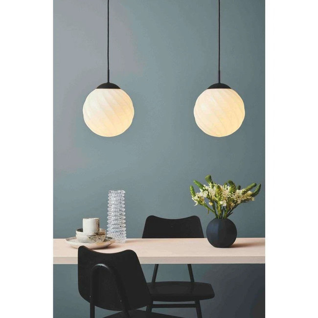 Halo Design Hanglamp Twist Ball 15cm - Opaal/Zwart