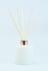 Parfumfles cylinder wit met roségold schroefdop 200ml - incl. geurstokjes