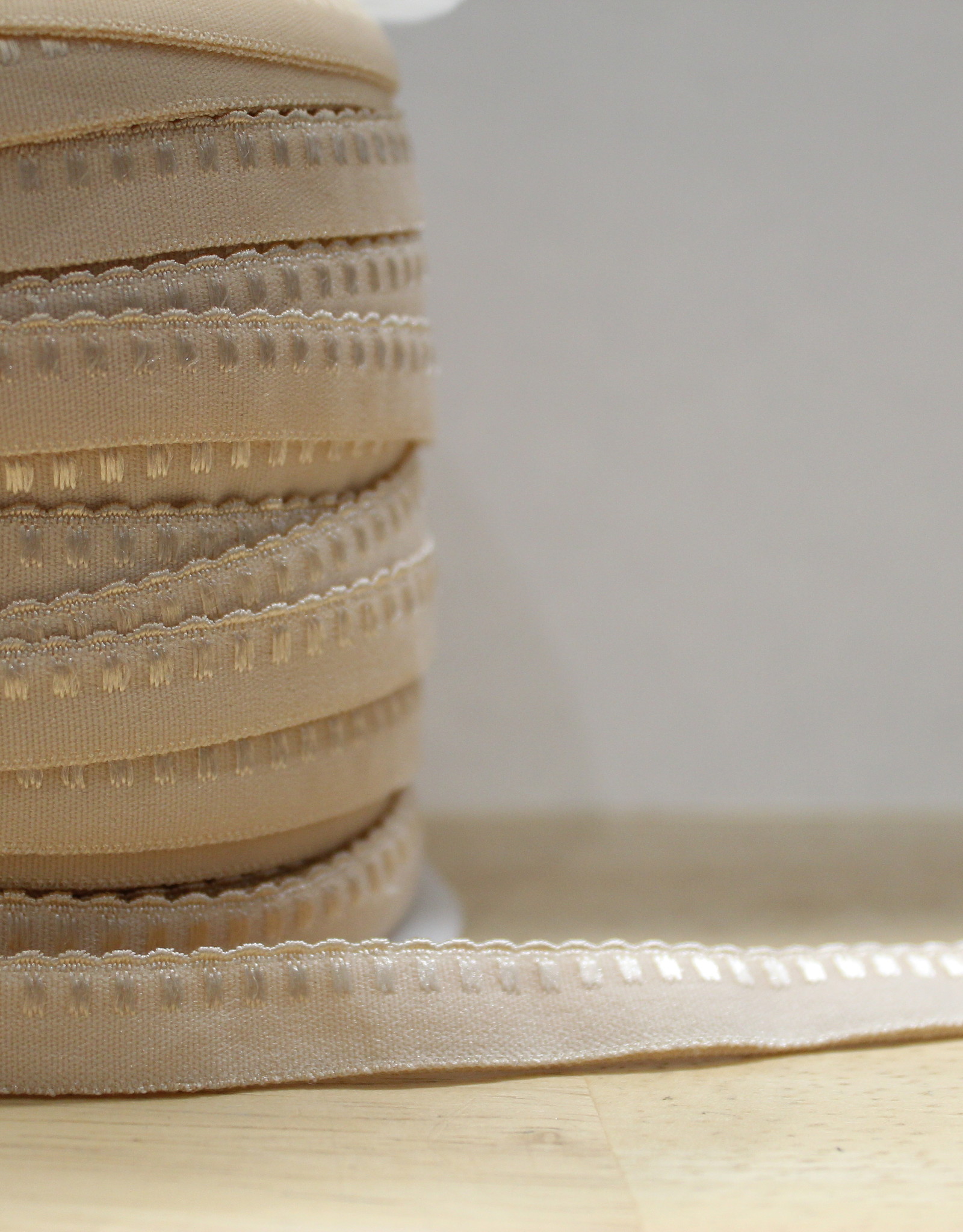 Lingerie elastiek  vouwtresse met kantje 10mm beige