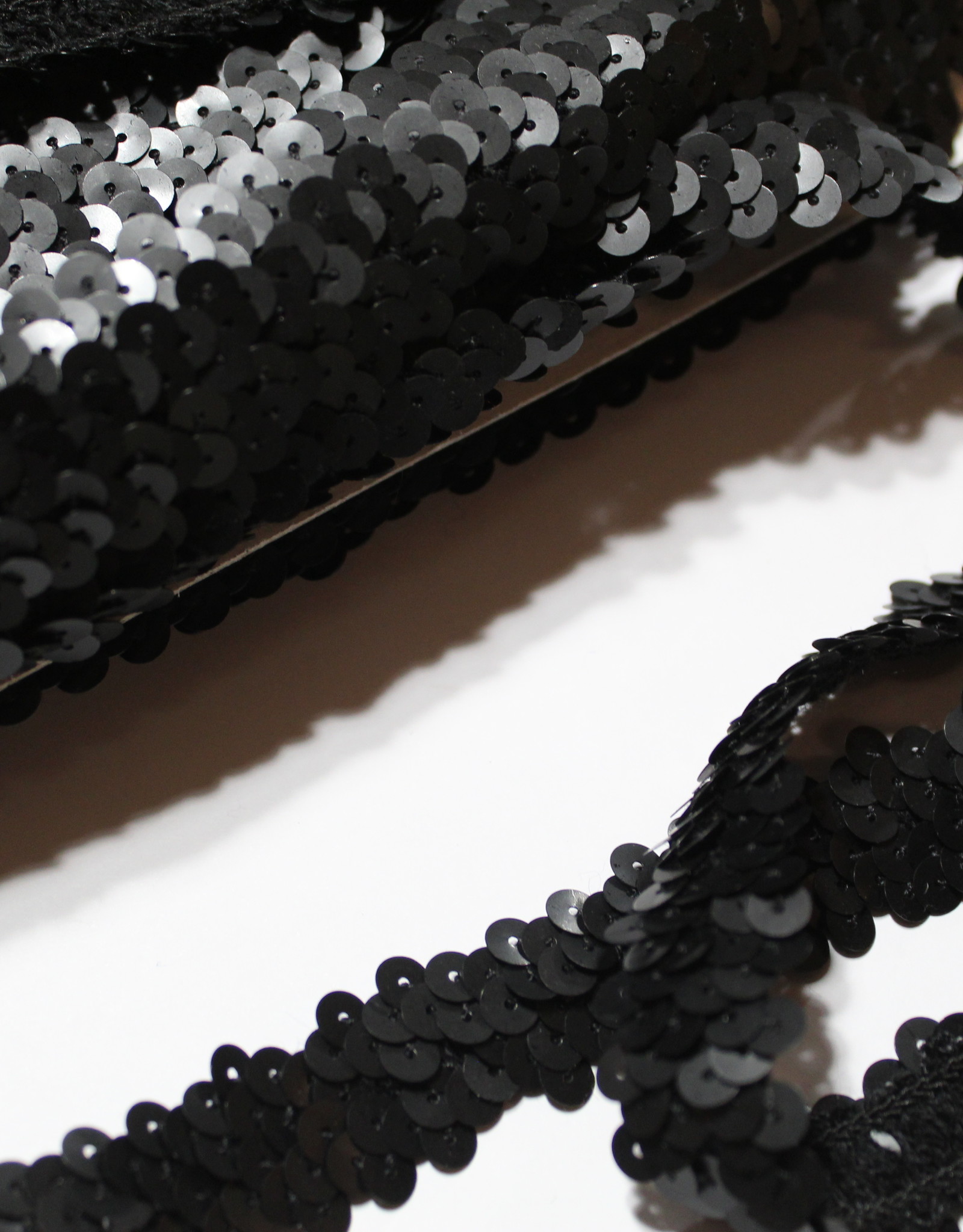 Elastische paillettenband 12mm tot 25mm mat zwart