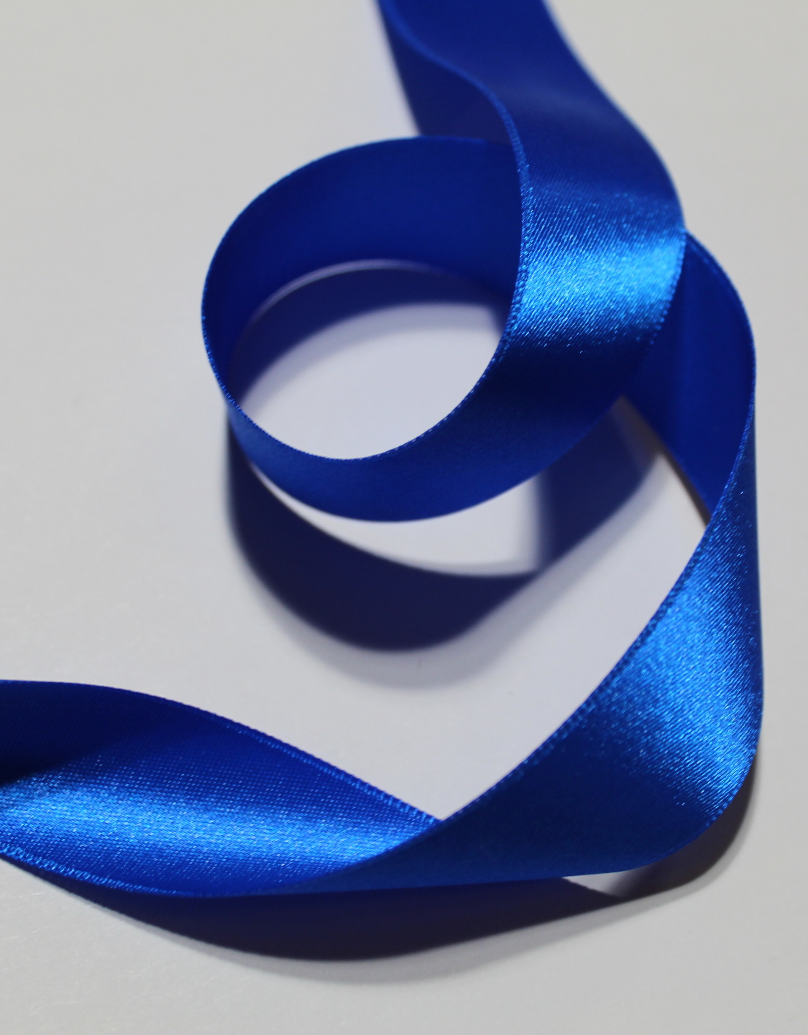 Dubbelzijdig satijnlint 25mm kobalt blauw col.215