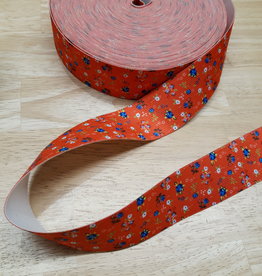 Sierelastiek rood met fijne kobalt bloemetjes 4cm