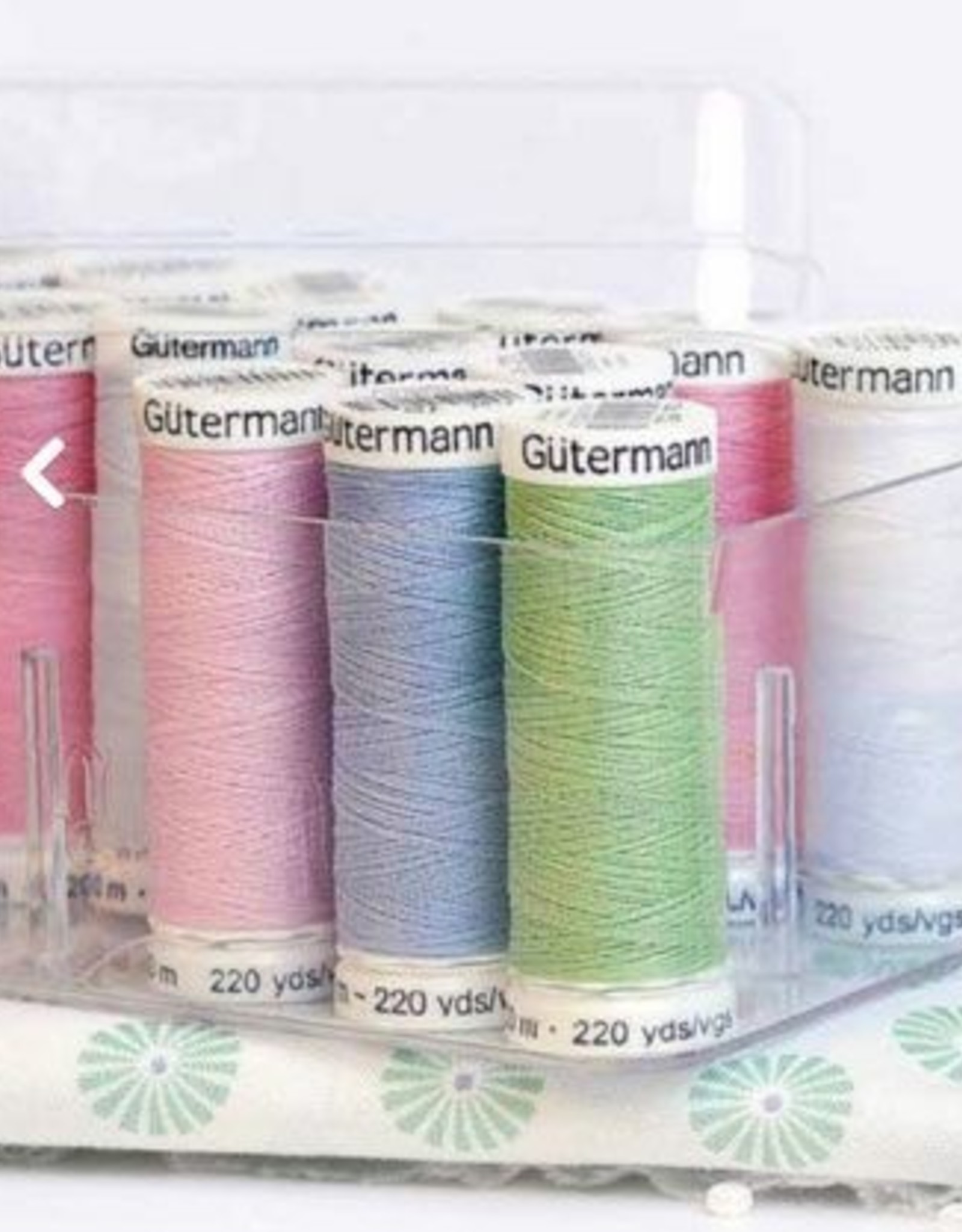 Gütermann Naaigarenbox 27 bobijnen