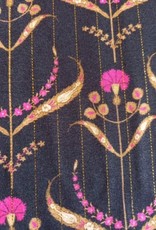 Viscose zwart met lurex gouden lijnen fuchsia print