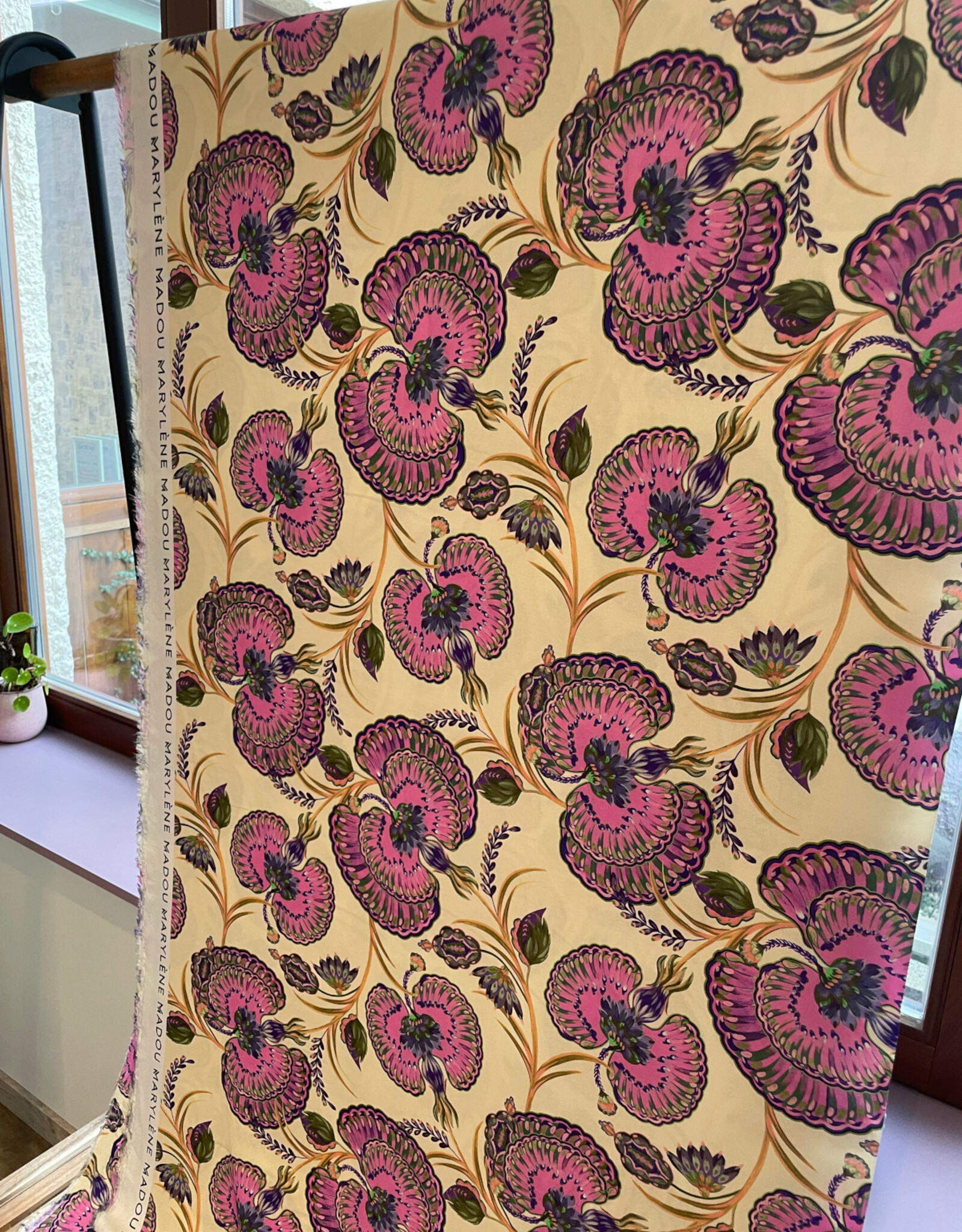 Viscose Orchid - soft yellow