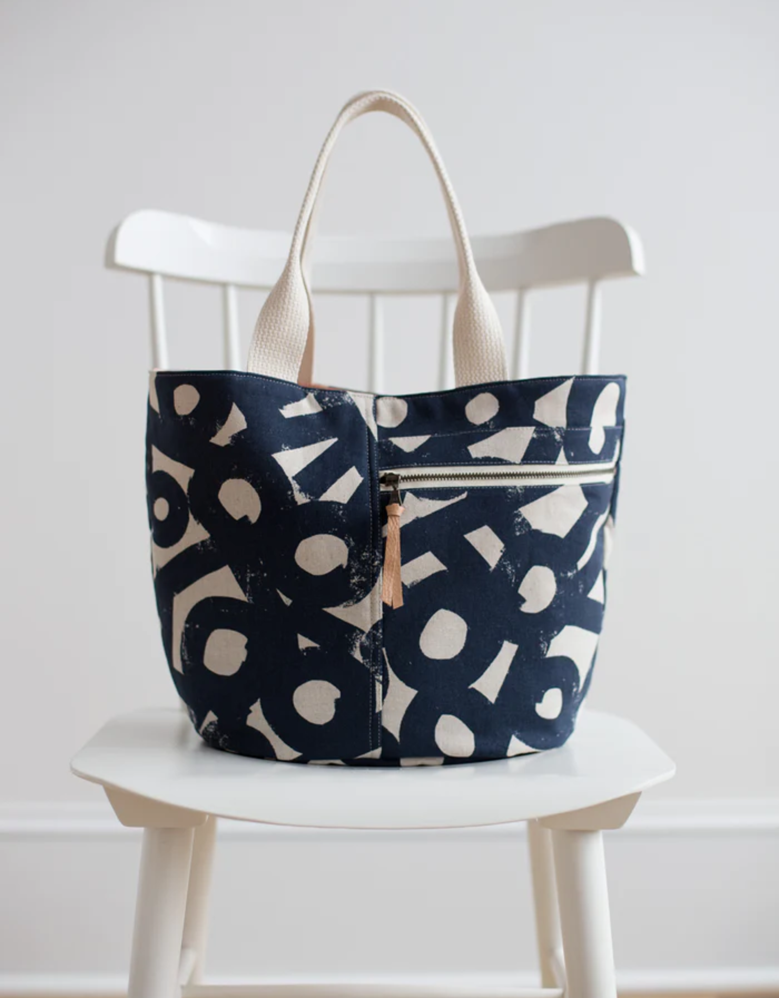 Crescent tote bag