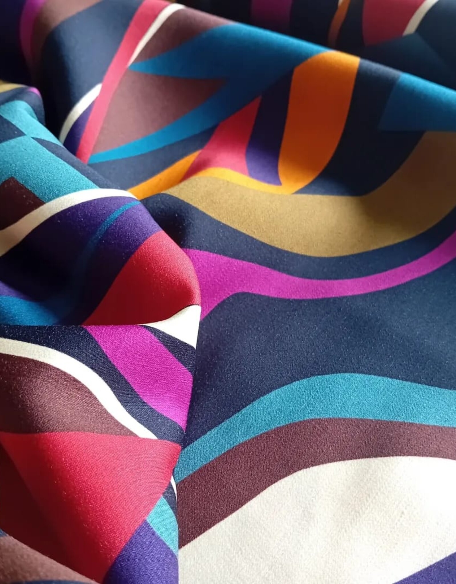 Viscose satijn abstract rood- lila