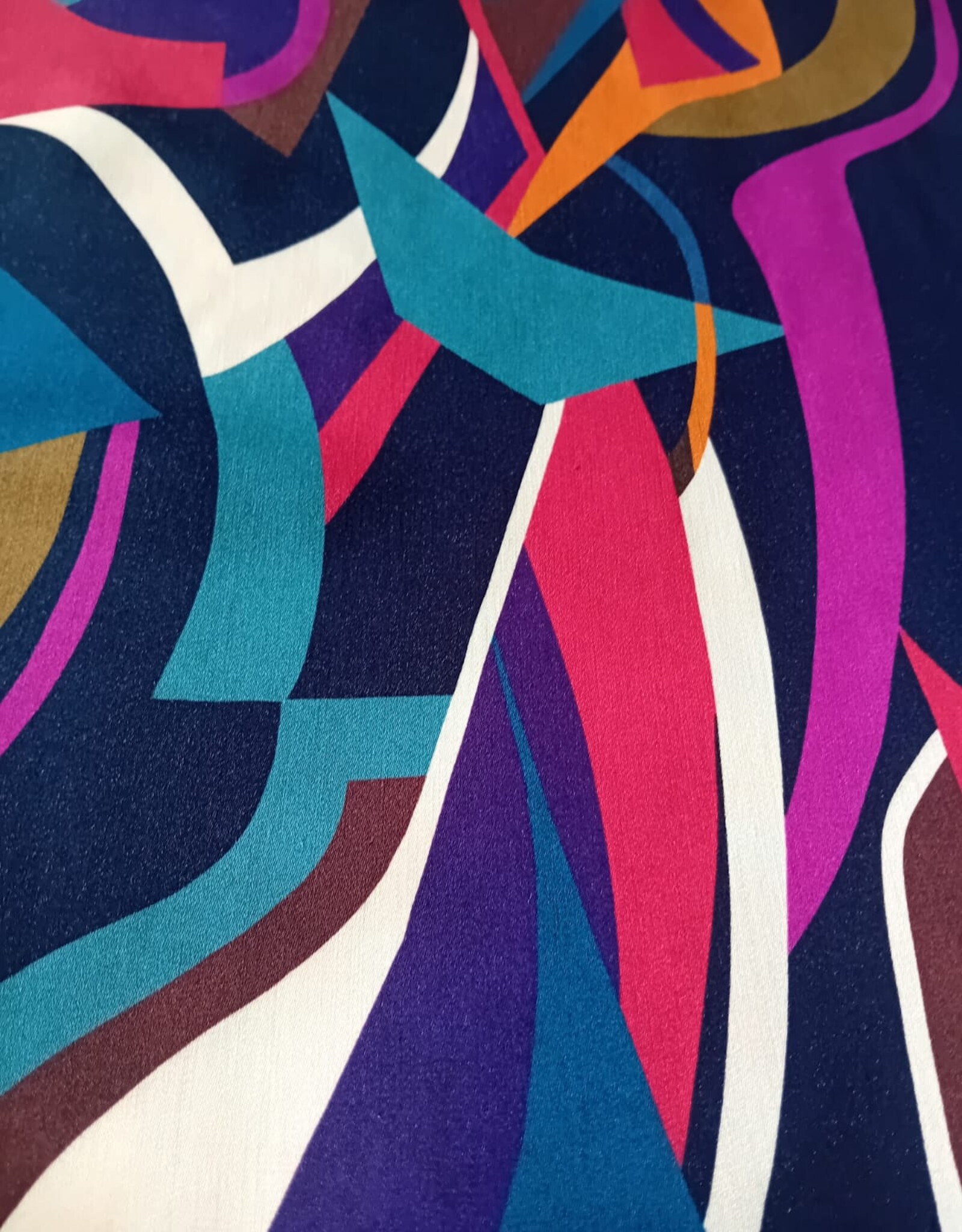 Viscose satijn abstract rood- lila