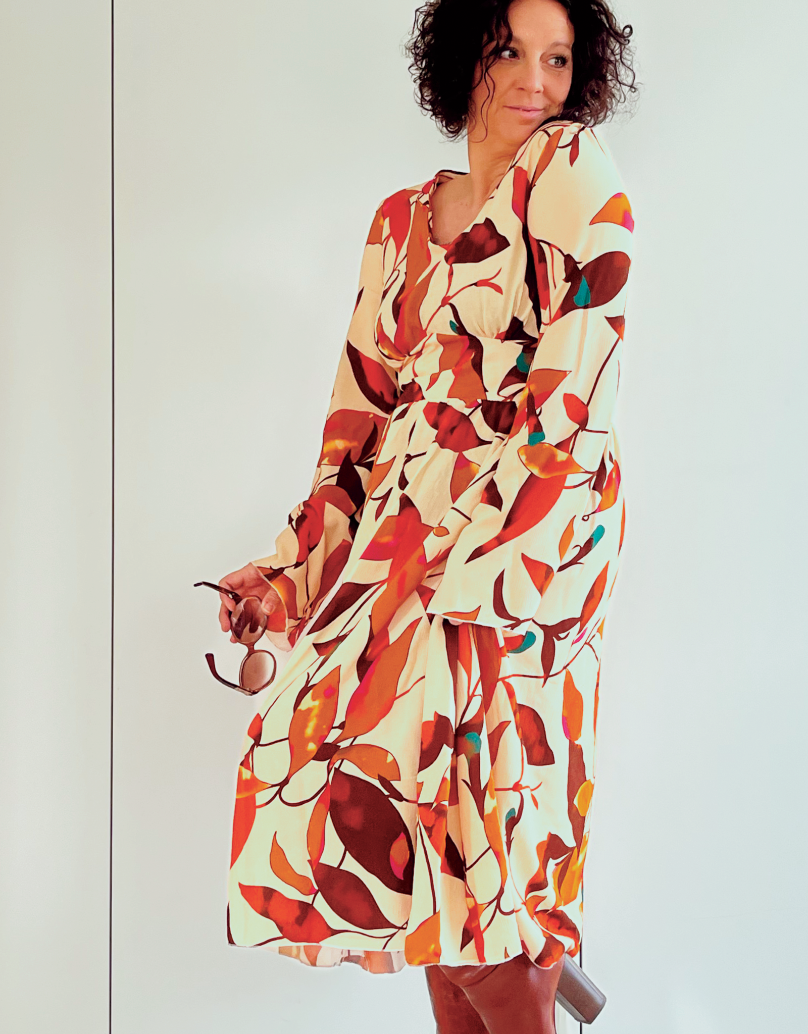 Viscose Irvana grote bladeren oranje beige