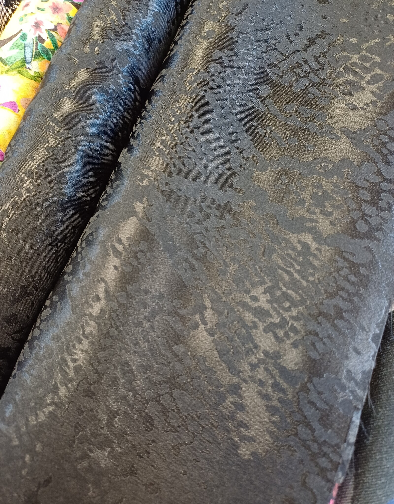 Jacquard satijn dierenprint zwart