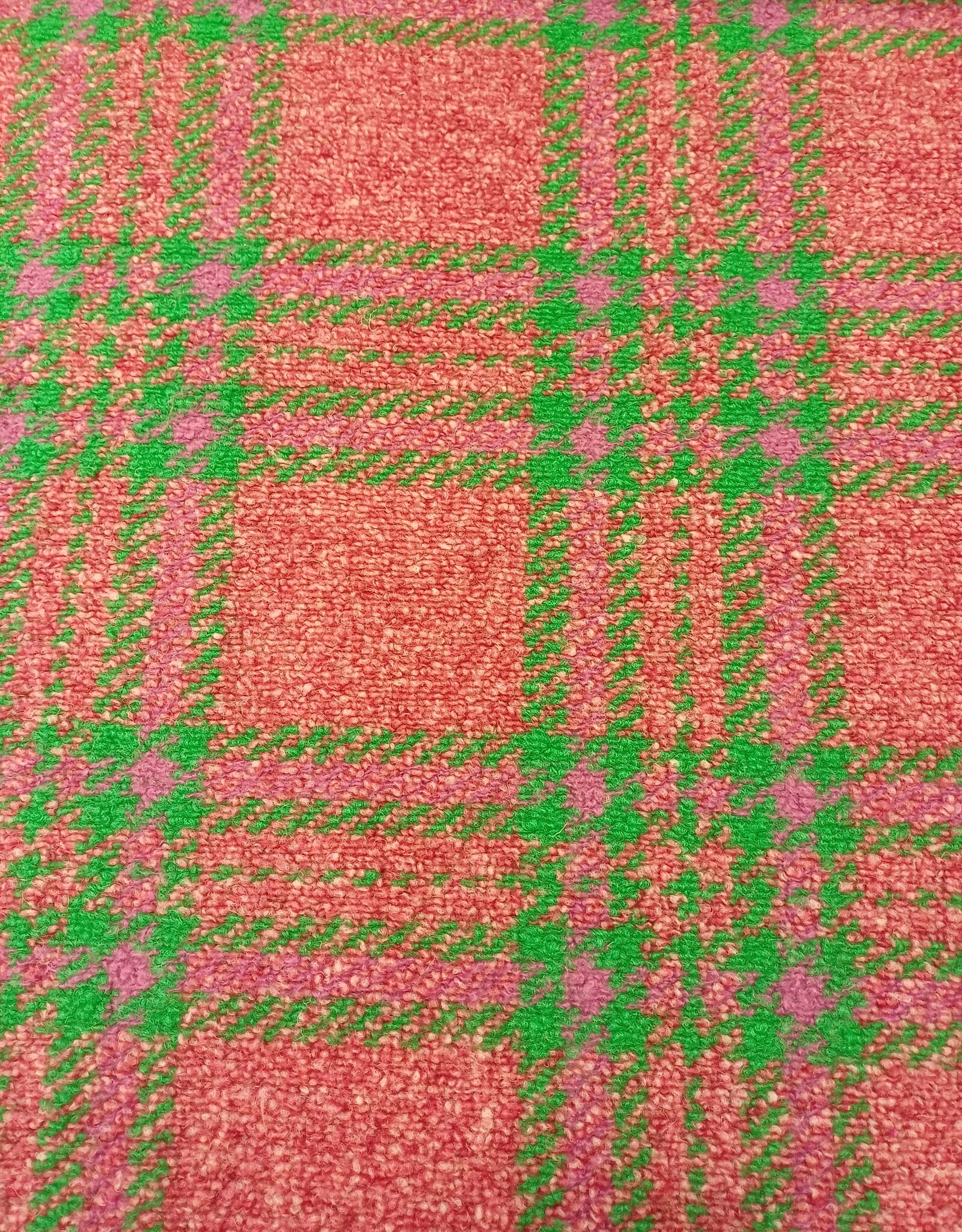 mantelstof zachte wolvilt  geruit groen roze