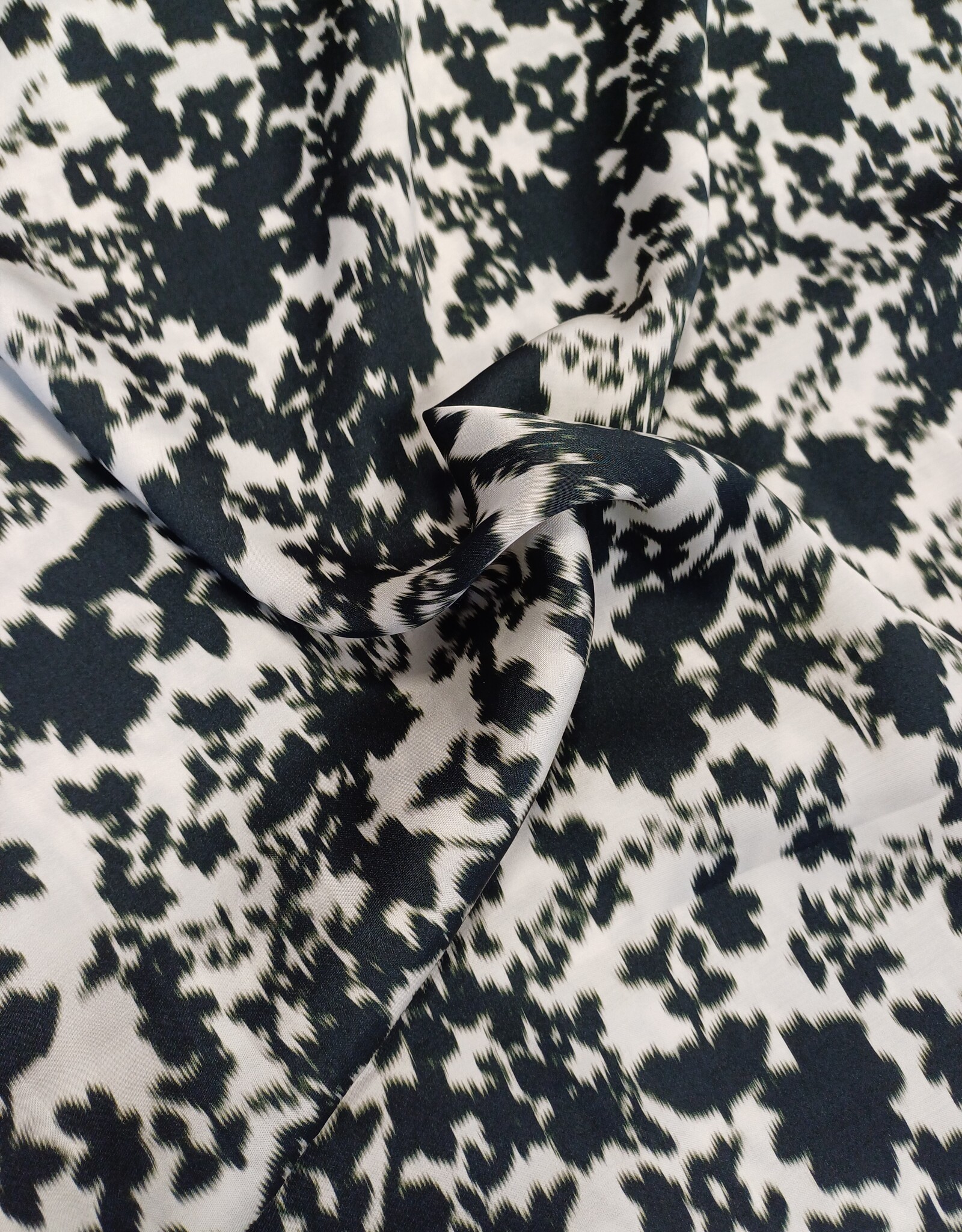 Viscose satijn ecru  bloemen