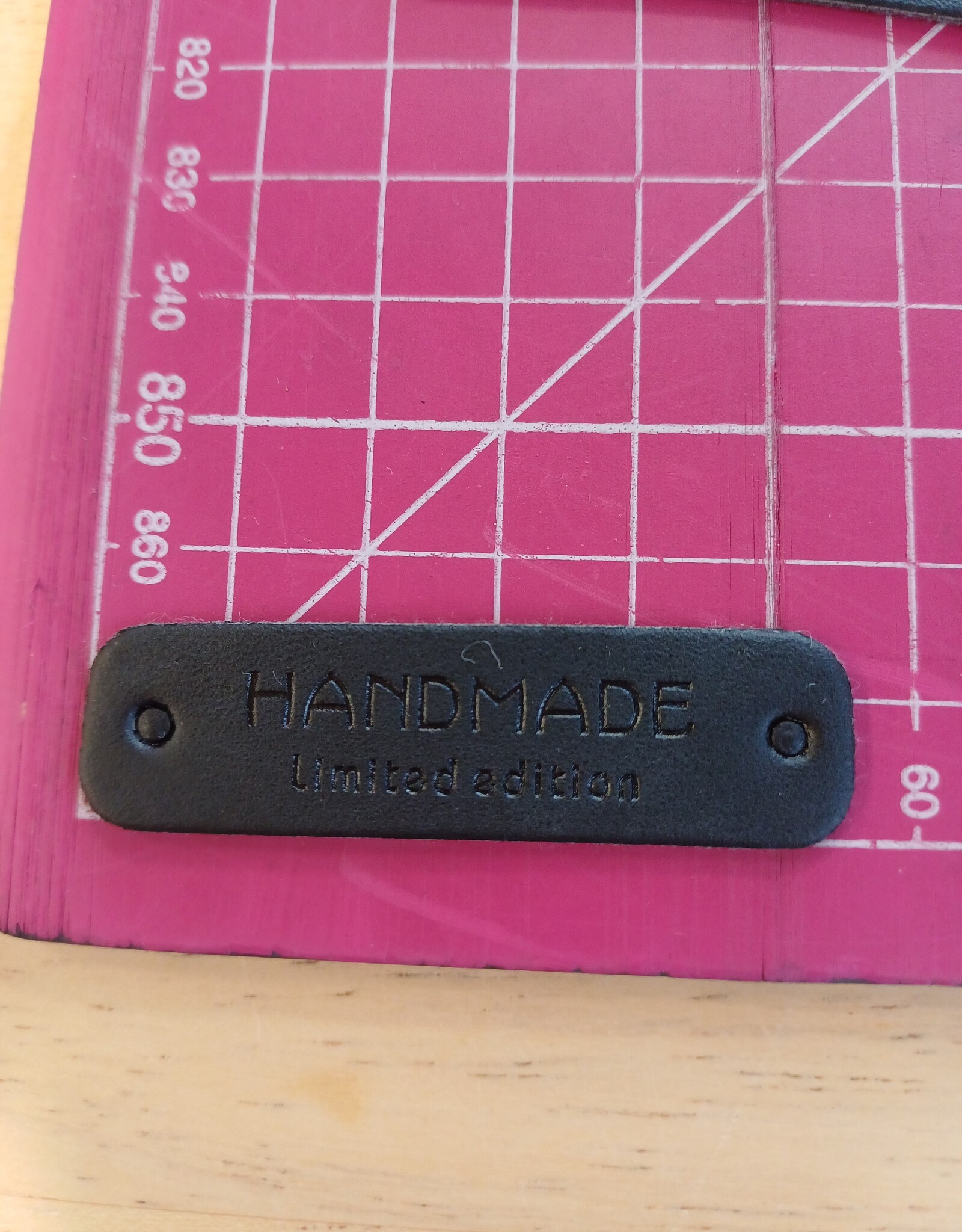 Label handmade limited edition leder goud 5 stuks