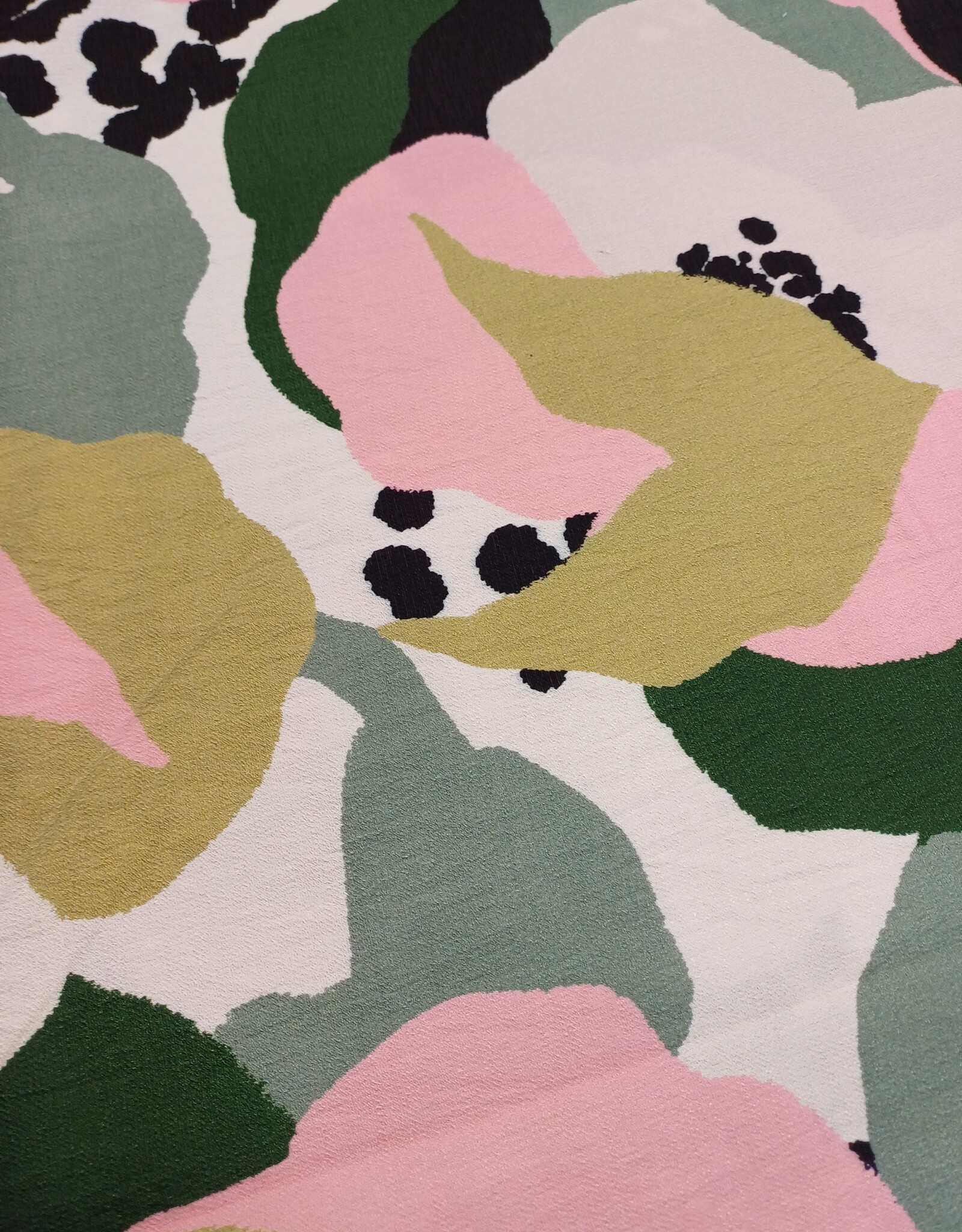 Viscose crepe soft, smooth and rose- knip