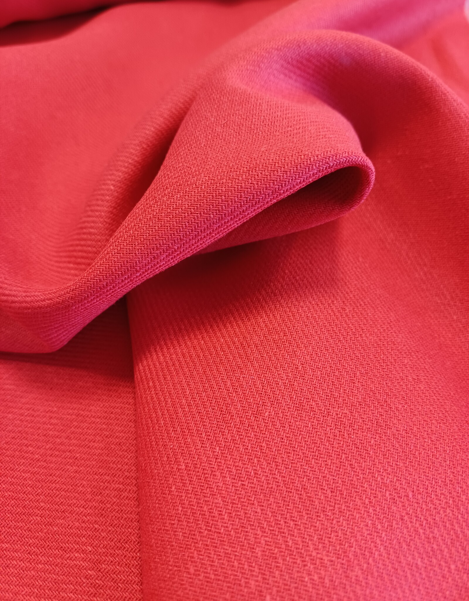 Viscose twill zomerrood