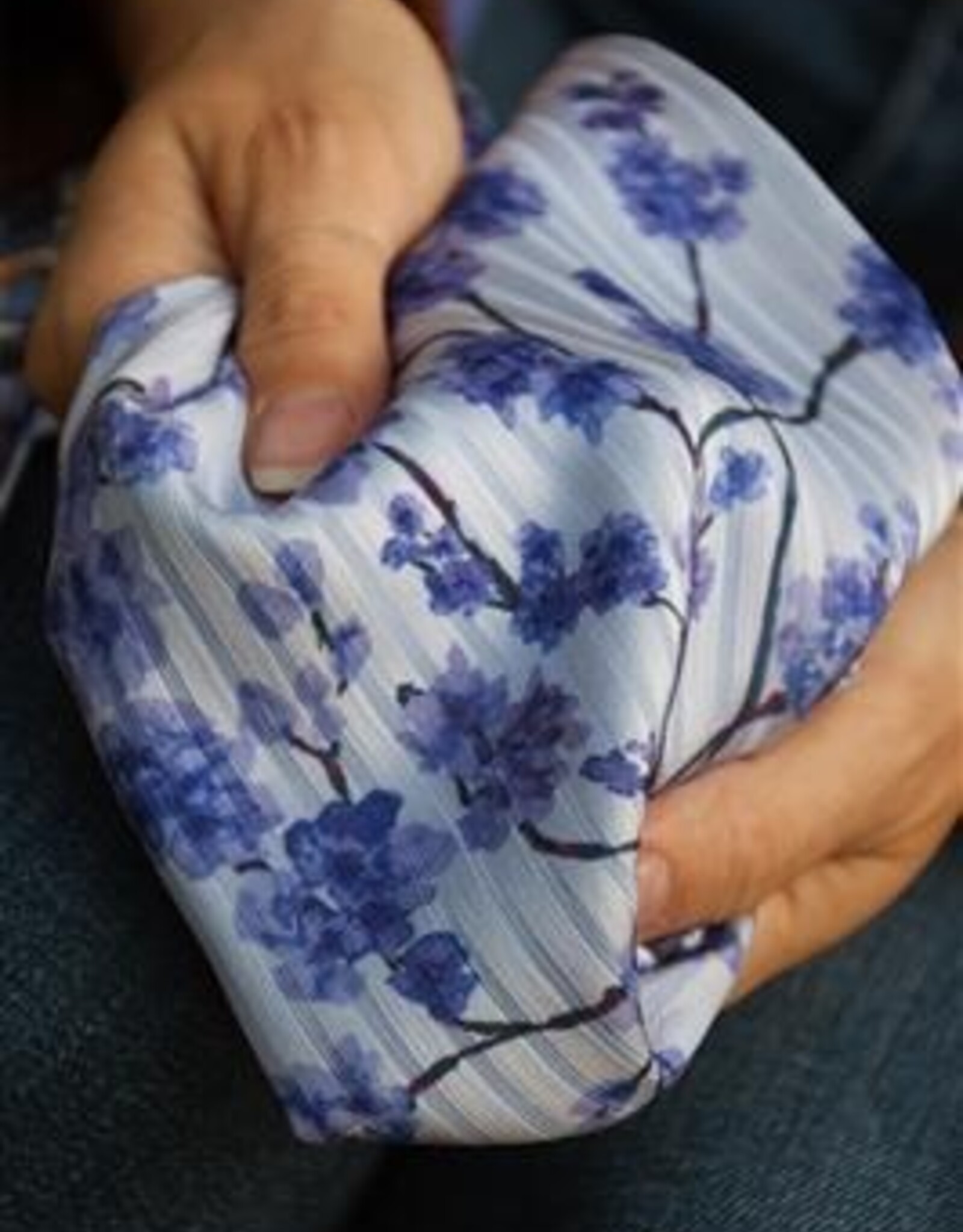 Satijn look Blooming Jacaranda lila  - knip