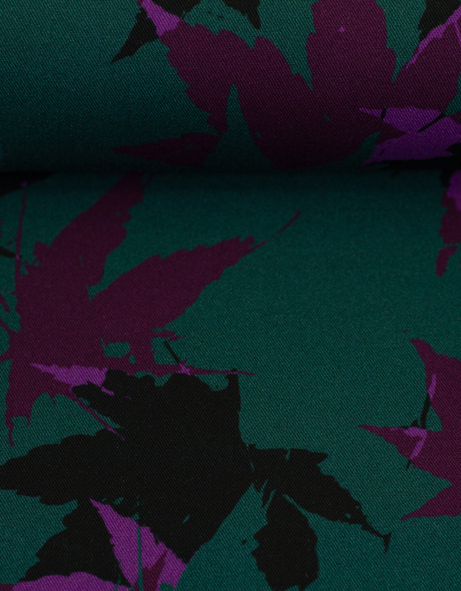 Viscose Acer bladerenprint donkerpetrol aubergine