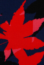 Viscose Acer bladerenprint marine blauw rood
