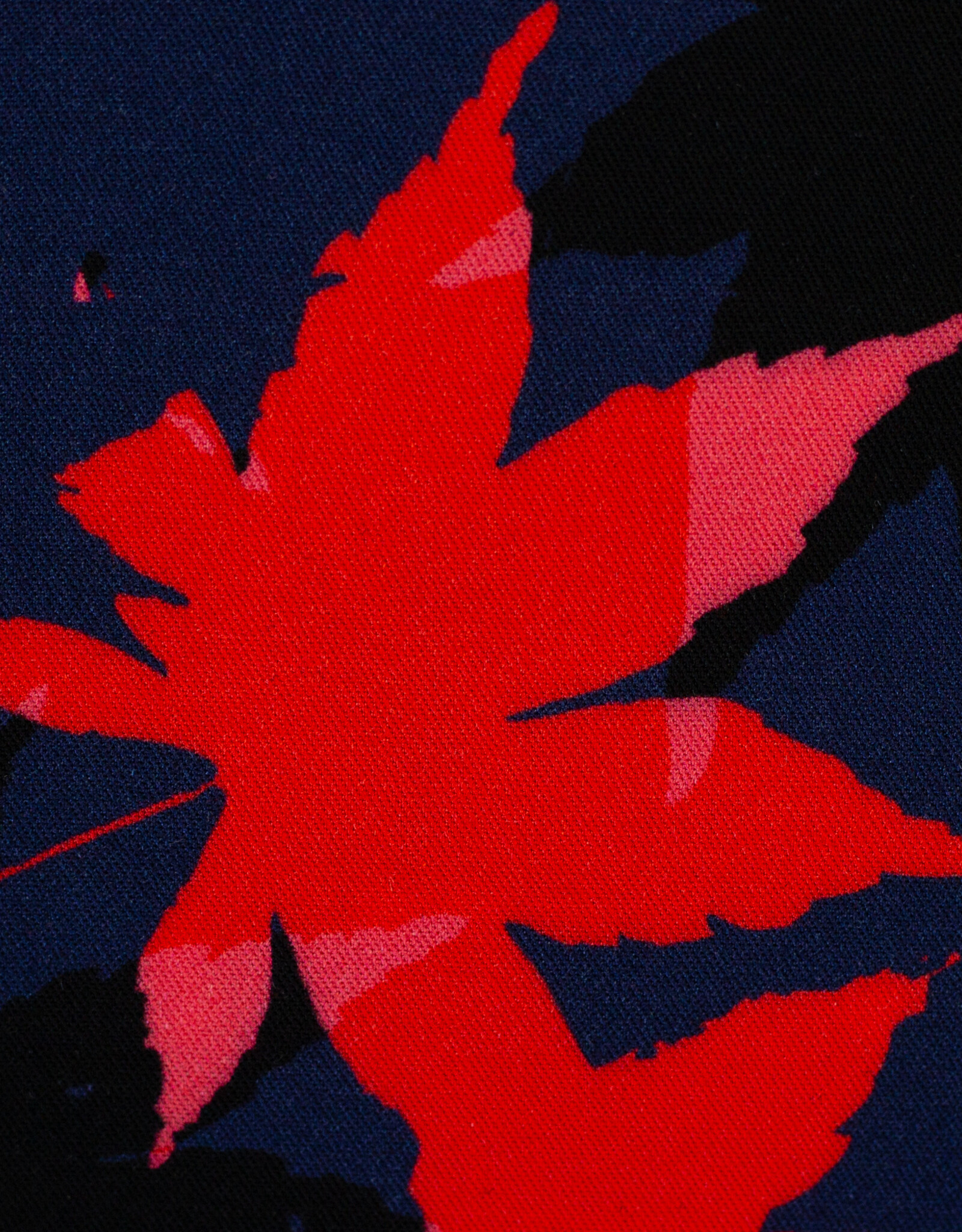 Viscose Acer bladerenprint marine blauw rood