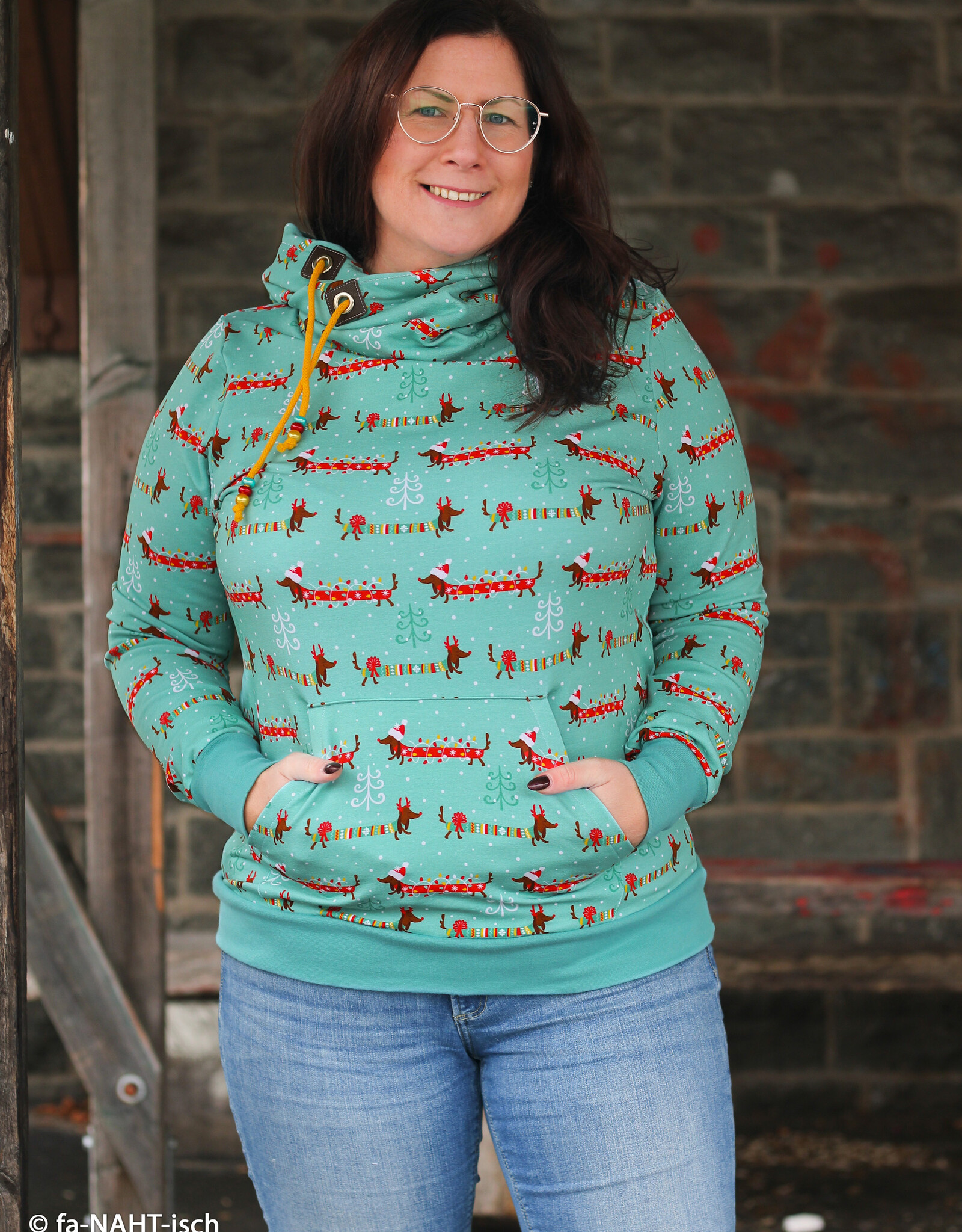 Softsweat Holly Jolly Christmas DachsHund mint