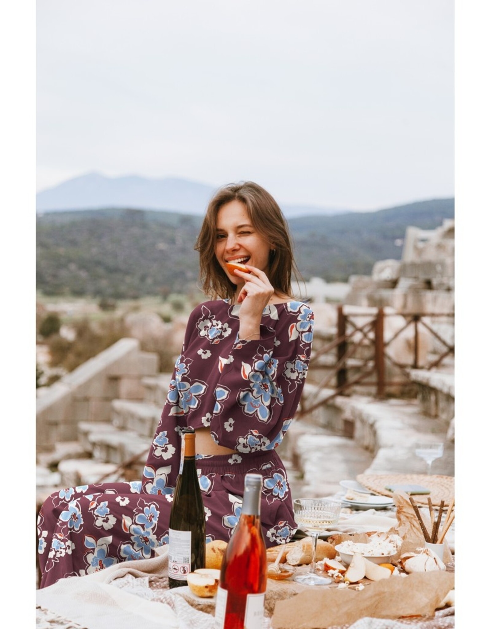 French terry beige bloemen zwart