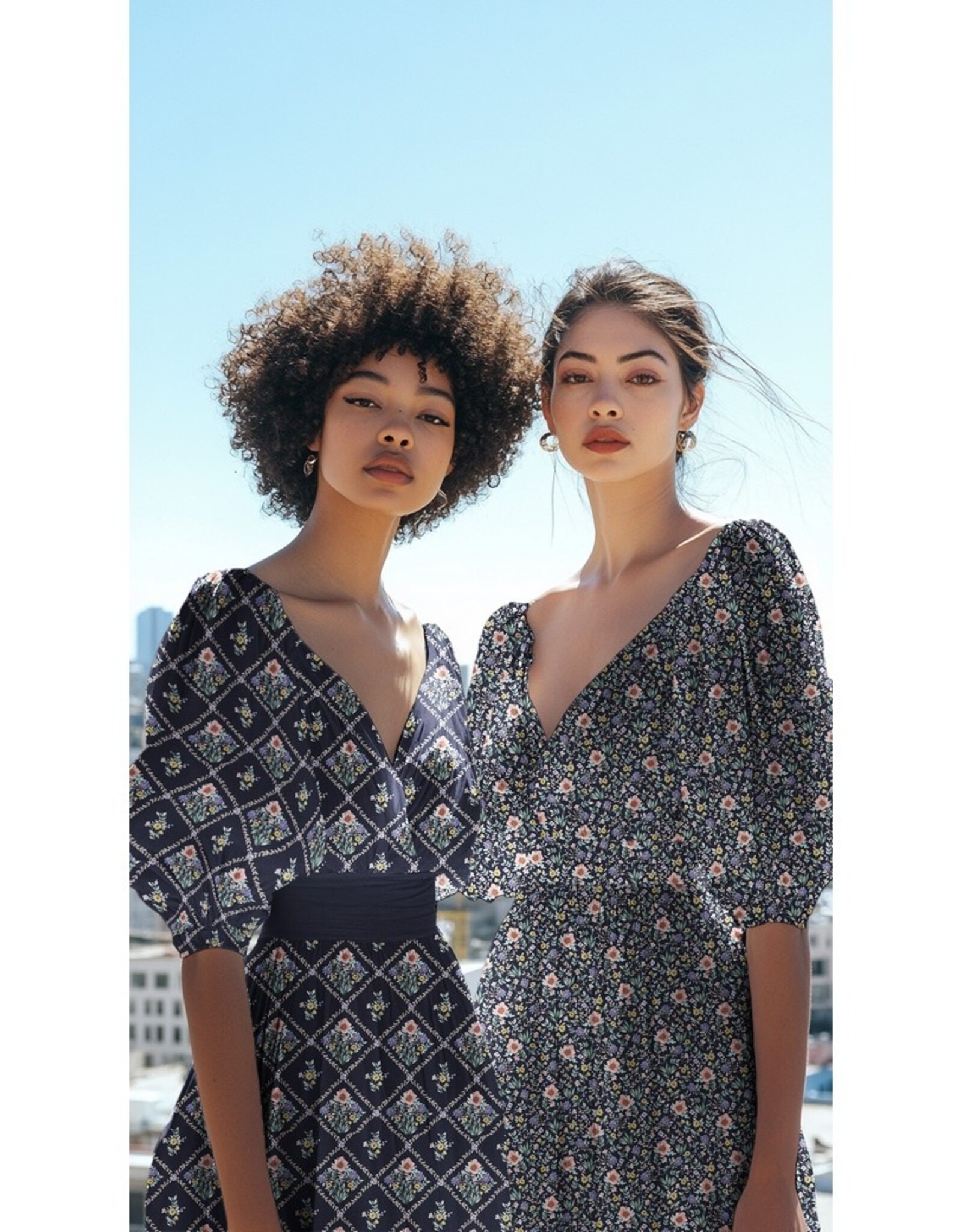 Katoen poplin romantisch gebloemd tegeltjesprint wit