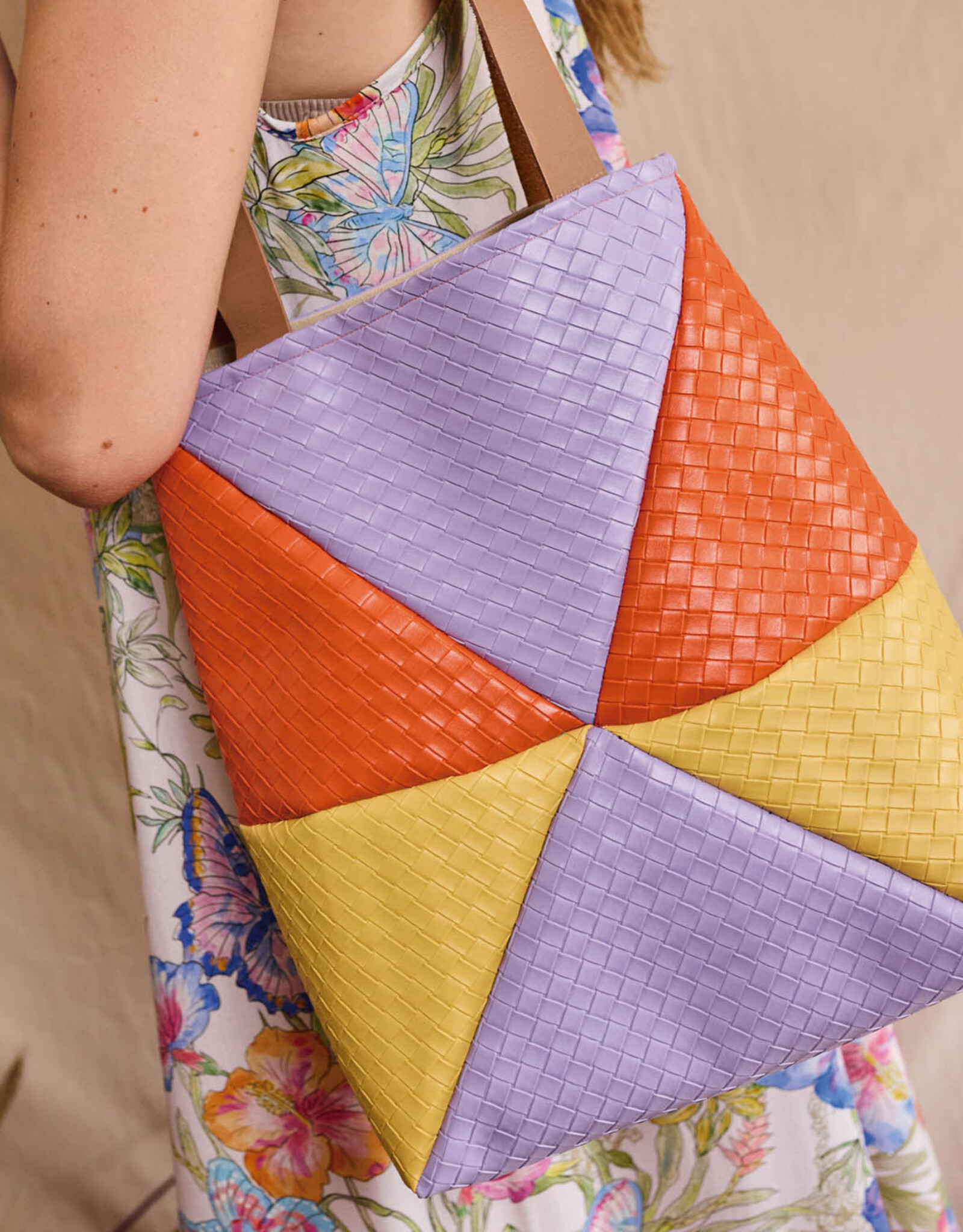 Imitatieleder Hamper gevlochten rose op 70cm hoogte