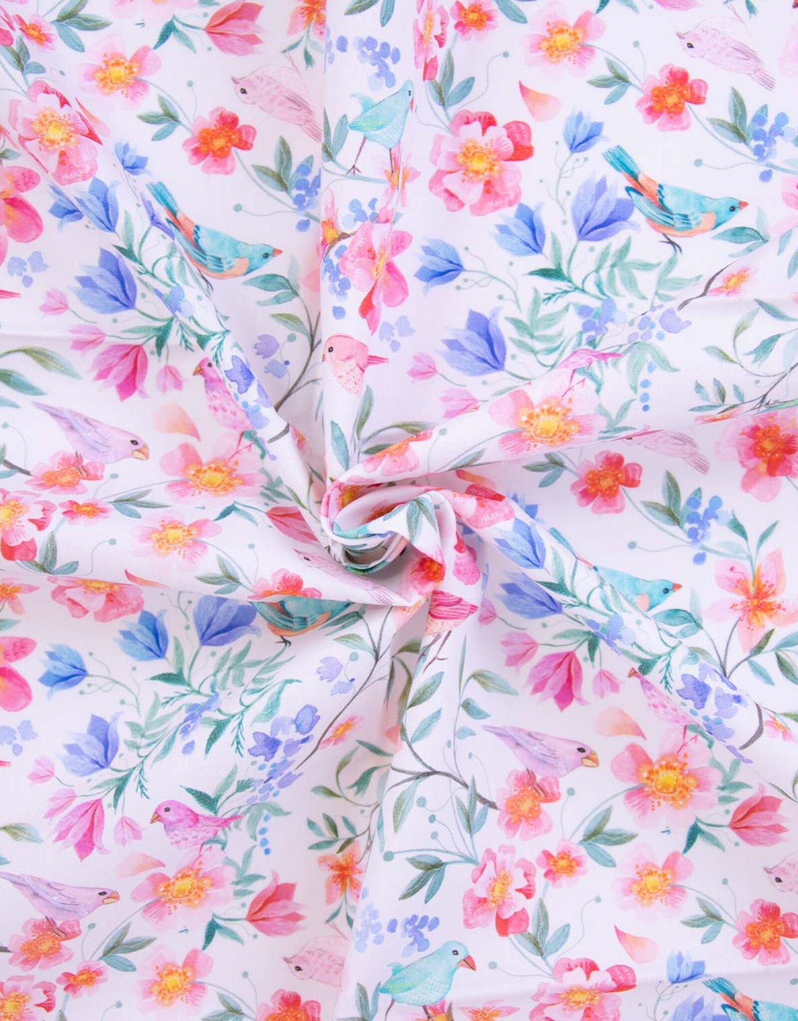Katoen poplin vogeltjes en bloemetjes witte achtergrond
