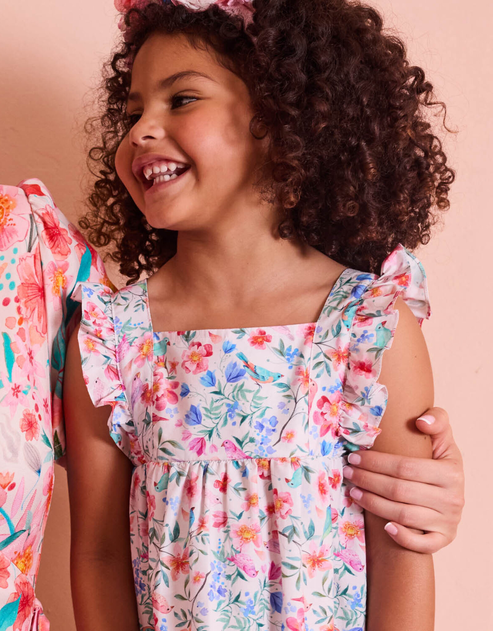 Katoen poplin vogeltjes en bloemetjes witte achtergrond