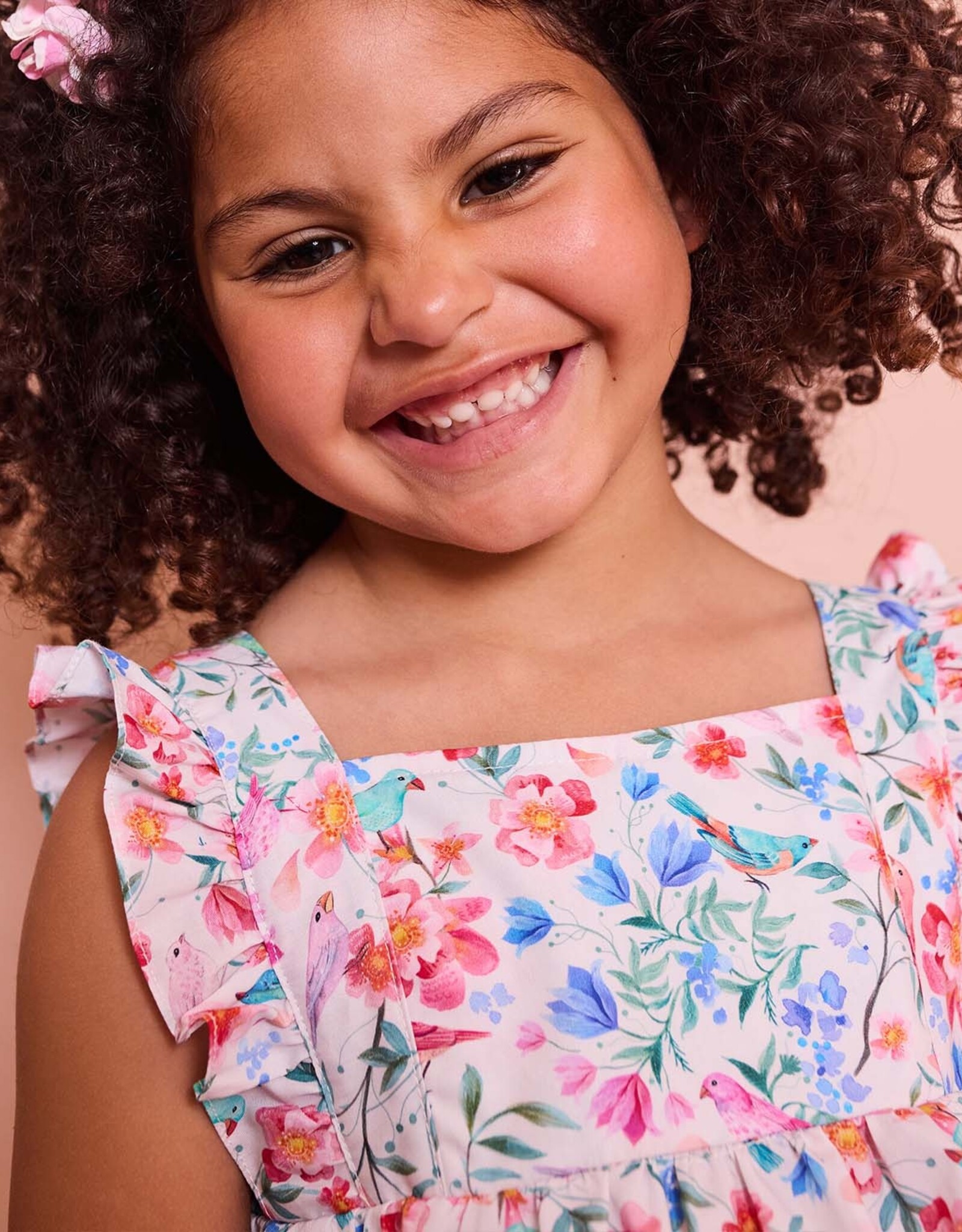 Katoen poplin vogeltjes en bloemetjes witte achtergrond