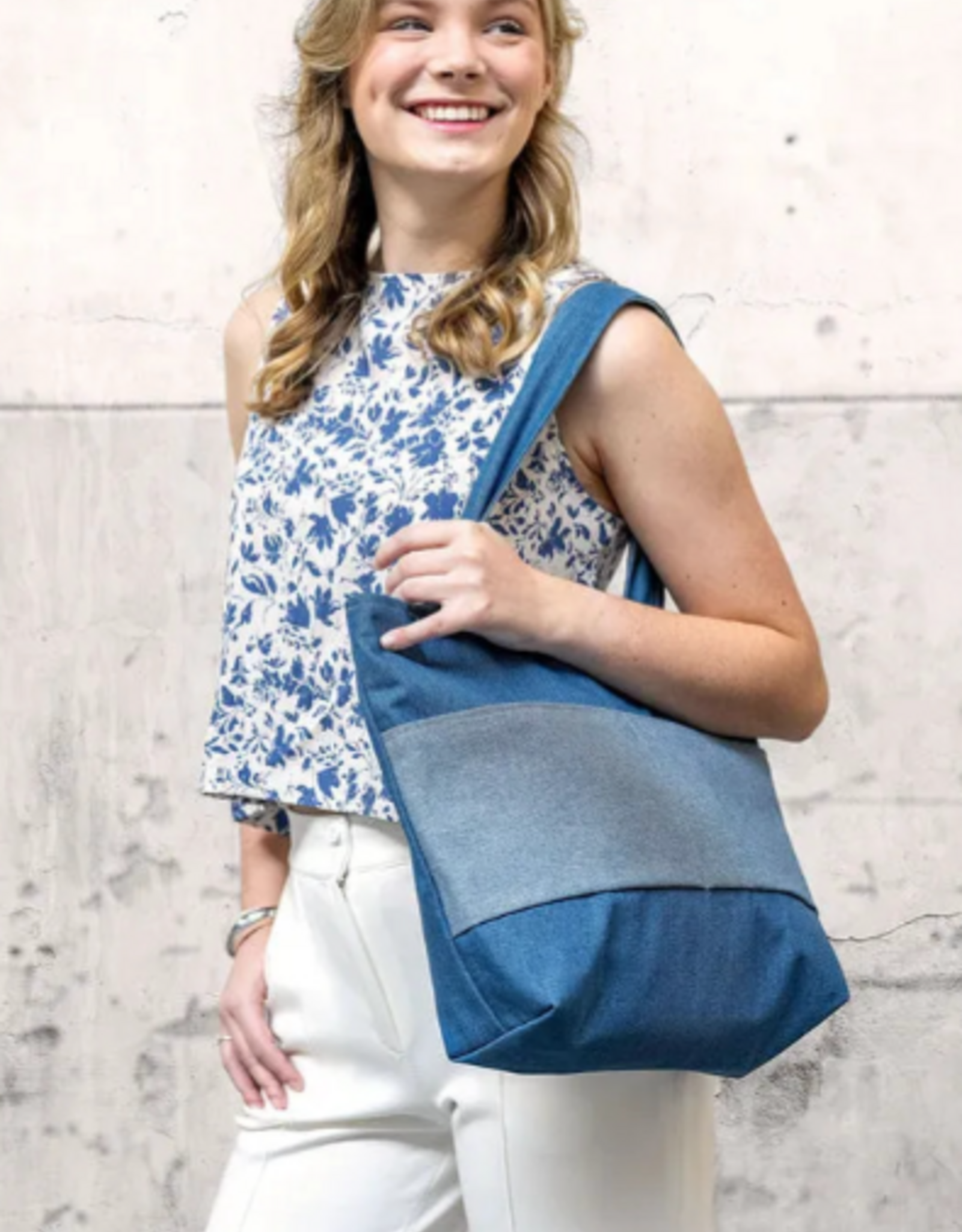 Bamboe poplin bedrukt gebloemd soft blue - My Image