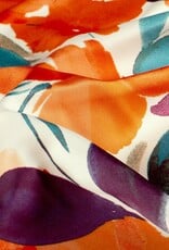 Satijn wit met grote oranje bloemen bedrukking