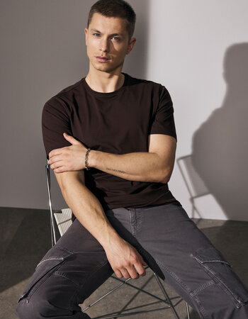 Heren t-shirt met ronde hals en getailleerde fit stretch